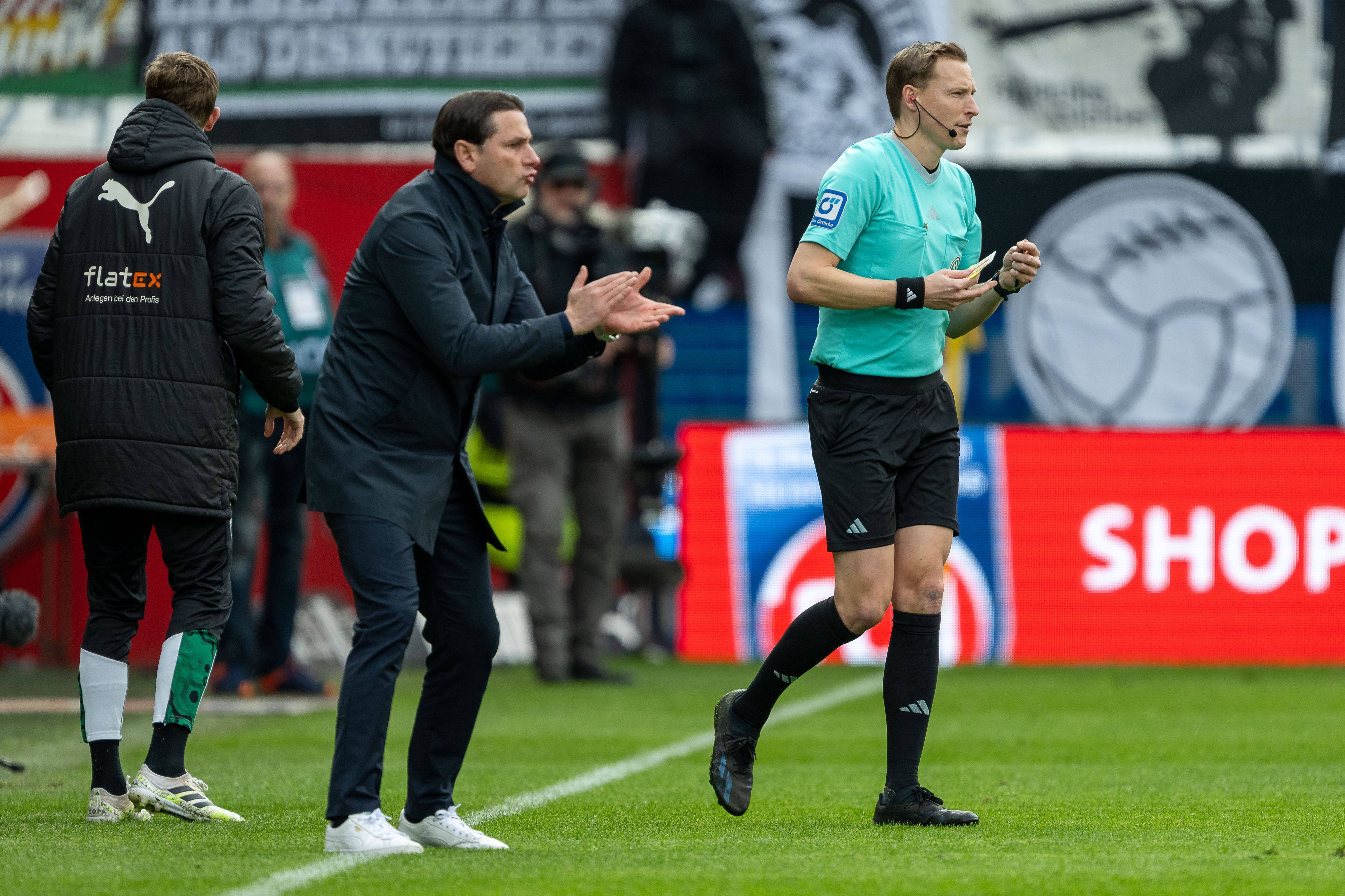 Gerardo Seoane klatscht.