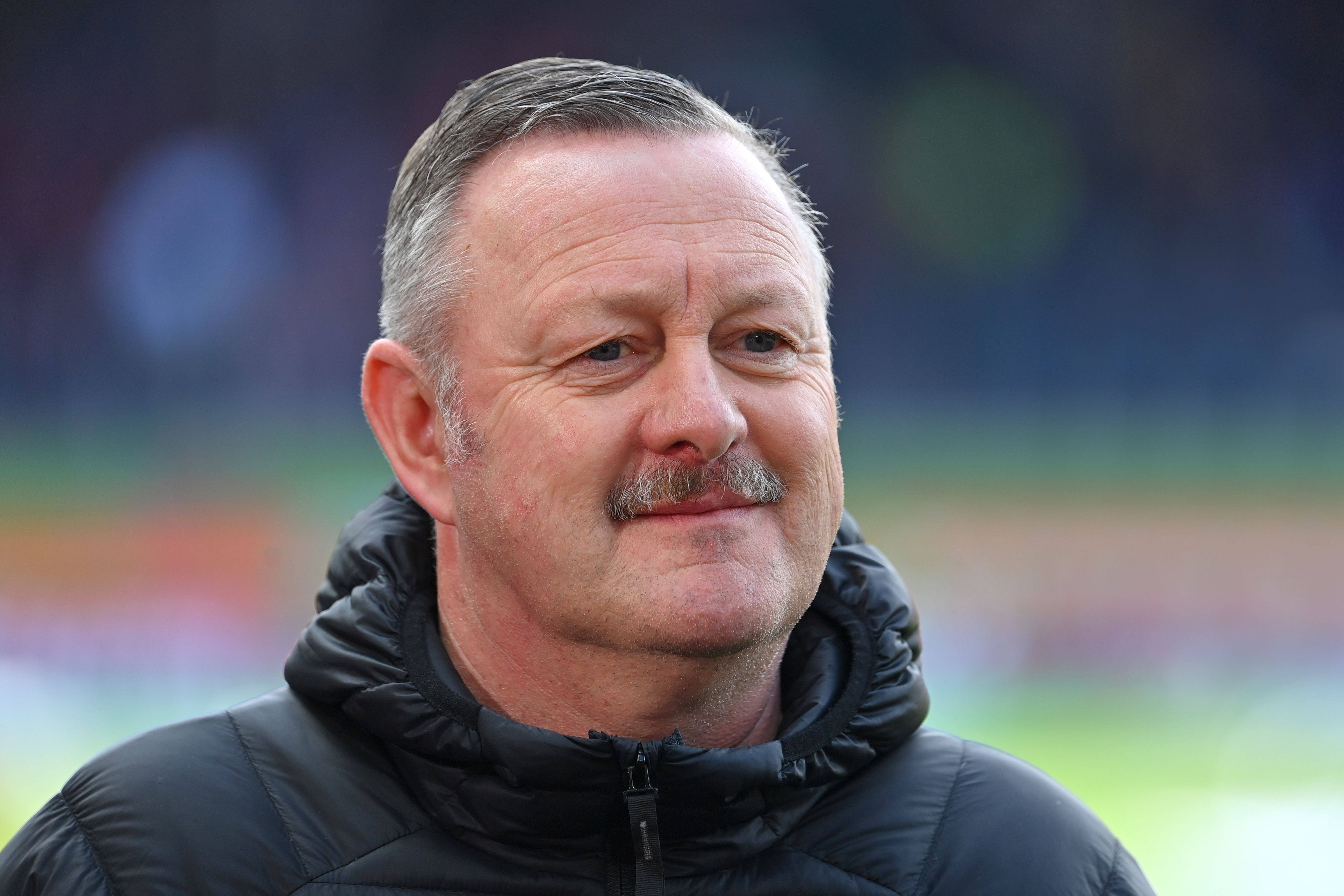 Sport-Chef von Borussia Mönchengladbach blickt zufrieden.