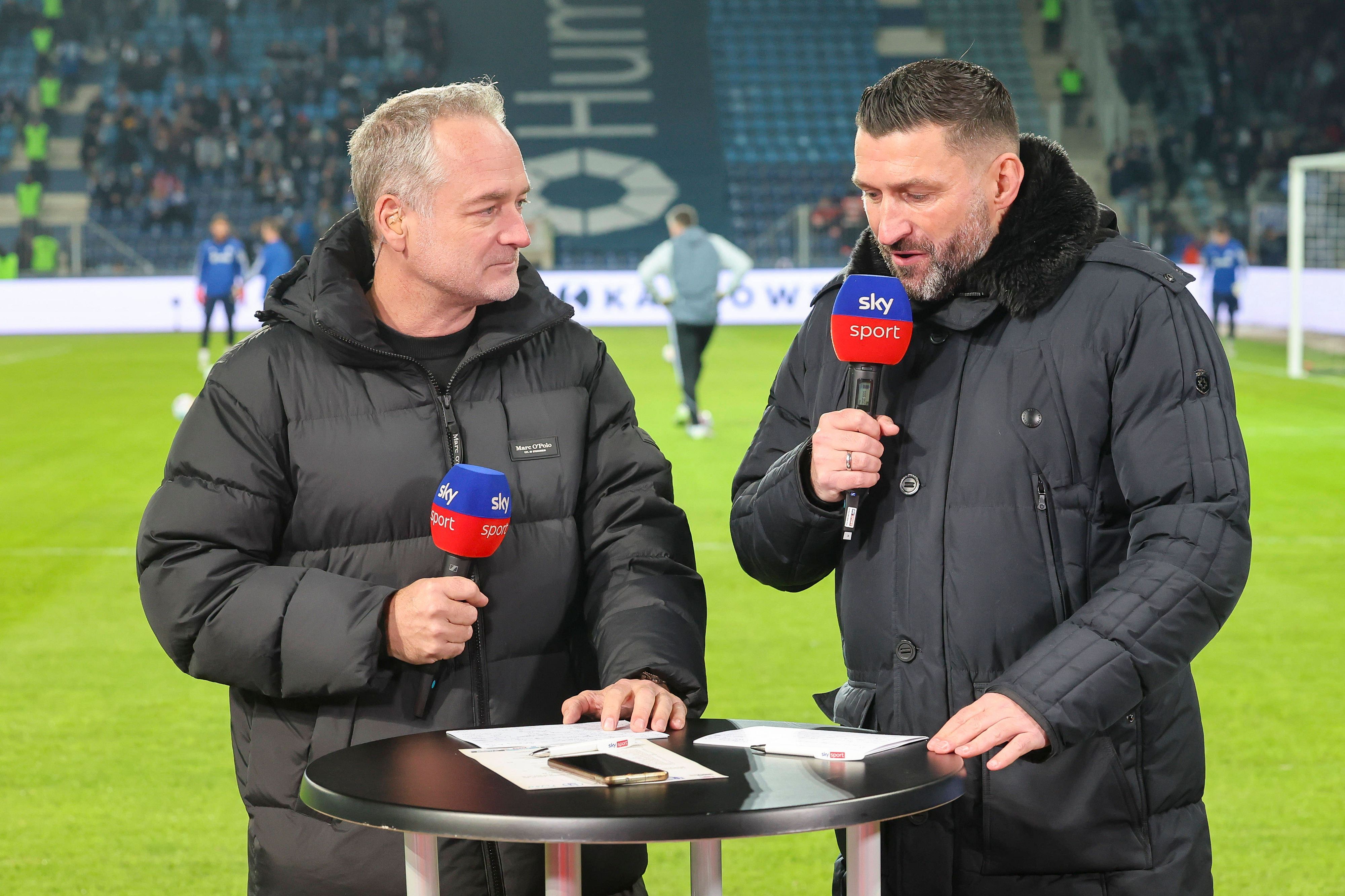 Moderatoren von Sky vor einem Spiel in der 2. Bundesliga.