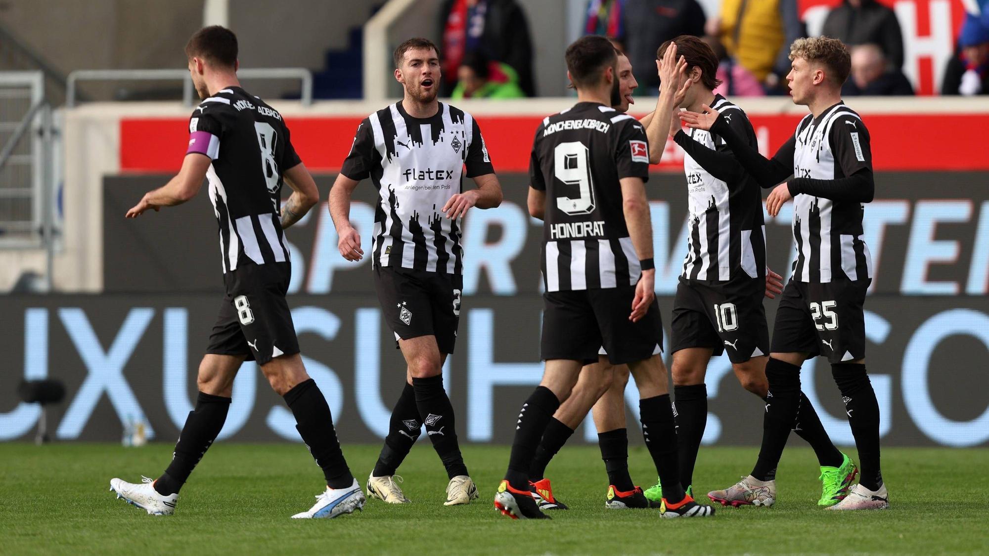 Spieler von Borussia Mönchengladbach mit Torjubel