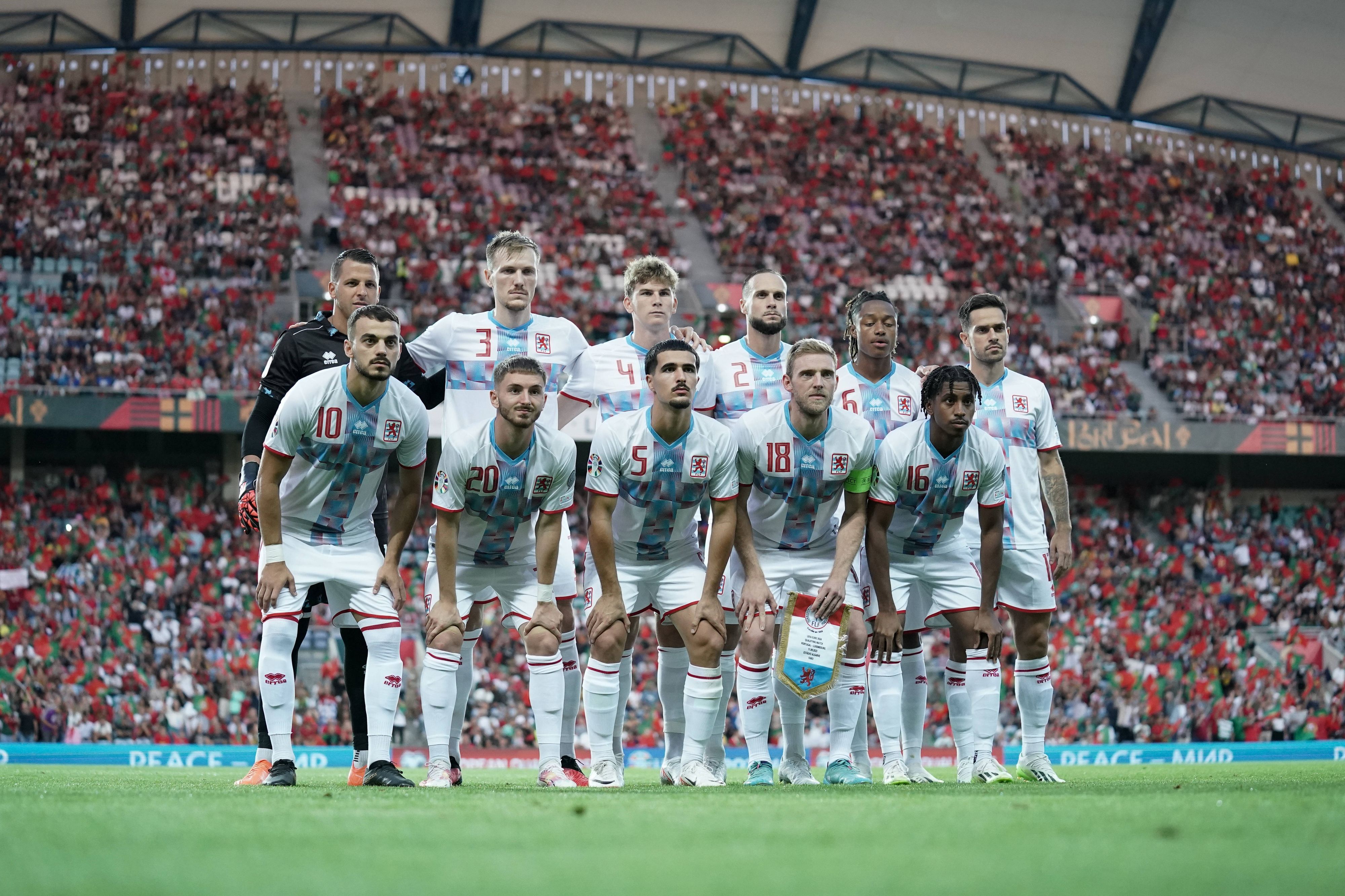 Mannschaftsfoto der luxemburgischen Nationalmannschaft.