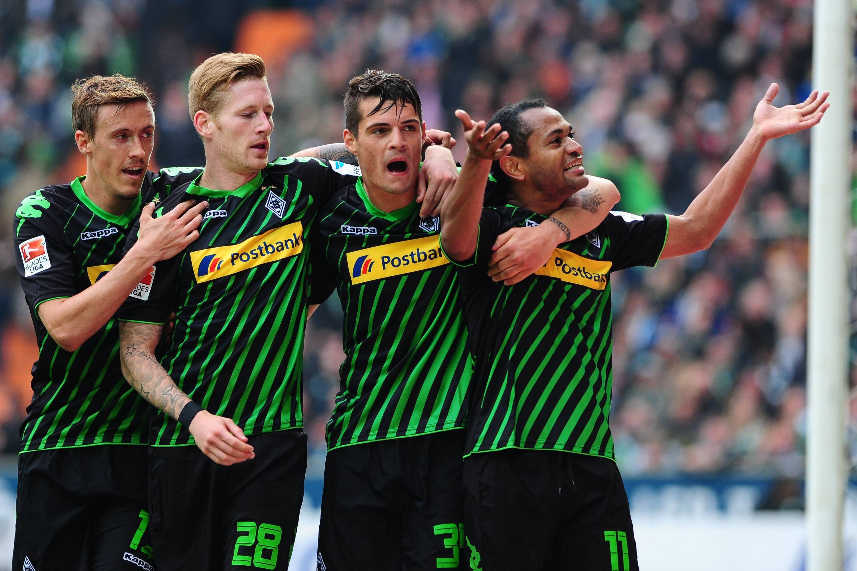 Spieler von Borussia Mönchengladbach bejubeln einen Treffer.
