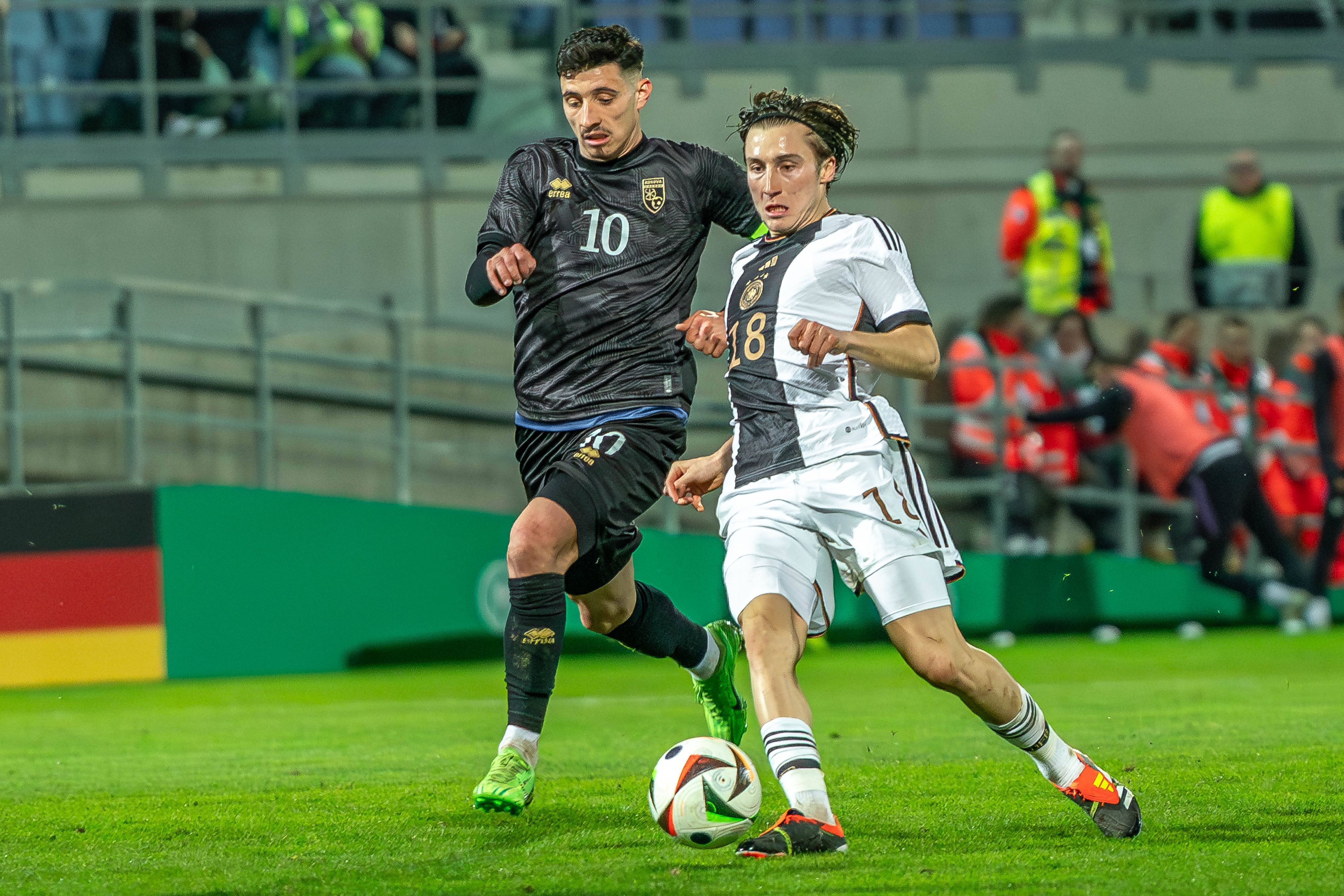 Spieler von Borussia Mönchengladbach im Einsatz mit der deutschen U21-Auswahl.