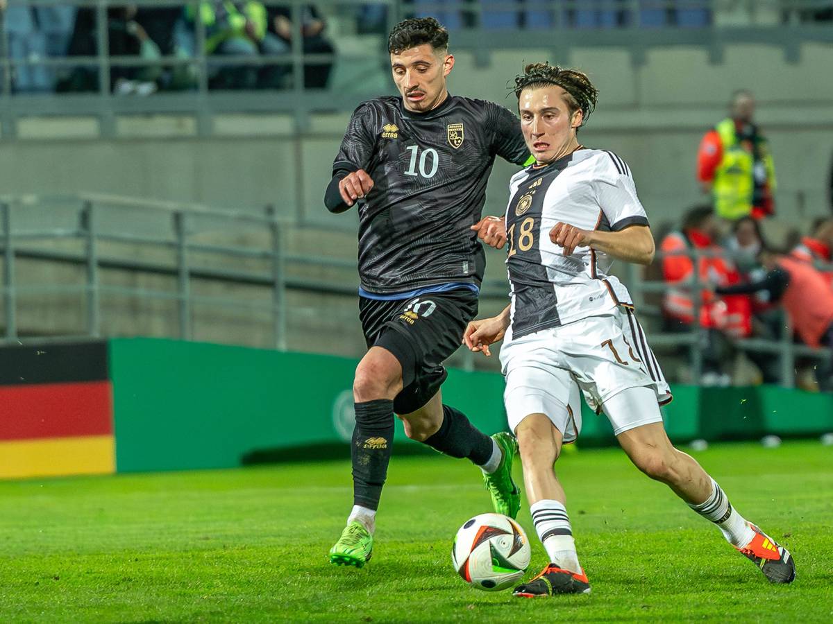 Spieler von Borussia Mönchengladbach im Einsatz mit der deutschen U21-Auswahl.