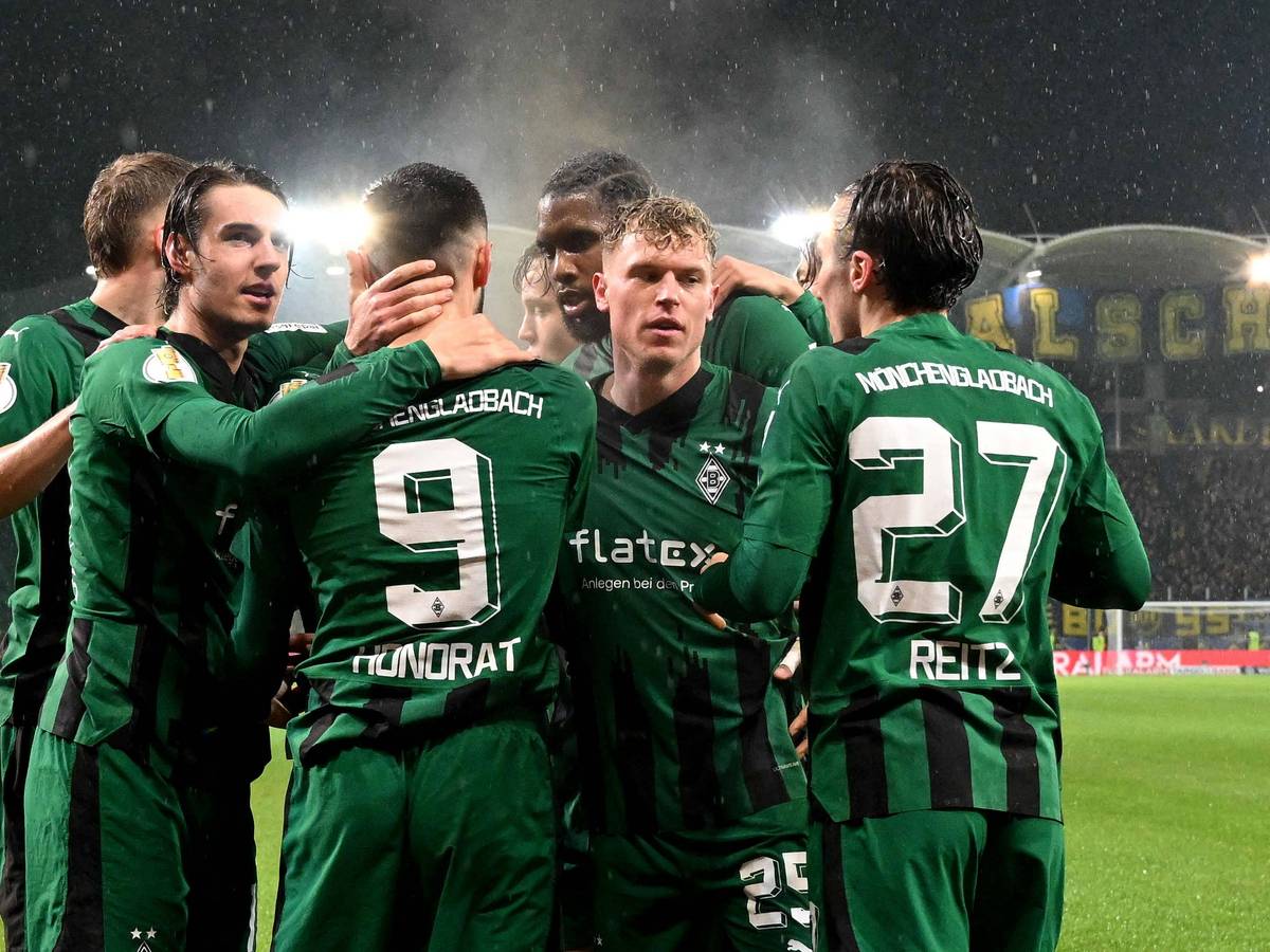 Die Profis von Borussia Mönchengladbach jubeln über einen Treffer.