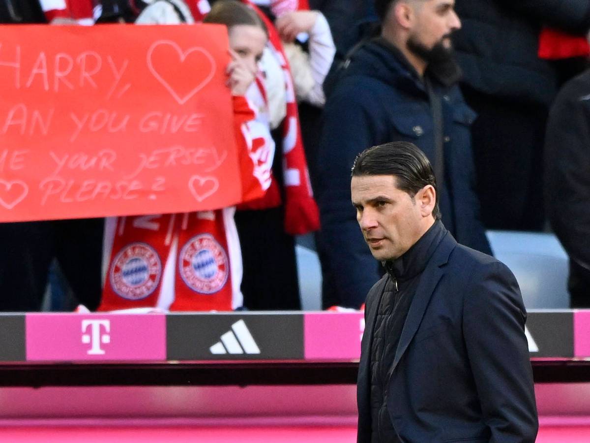 Gerardo Seoane am Spielfelrand.