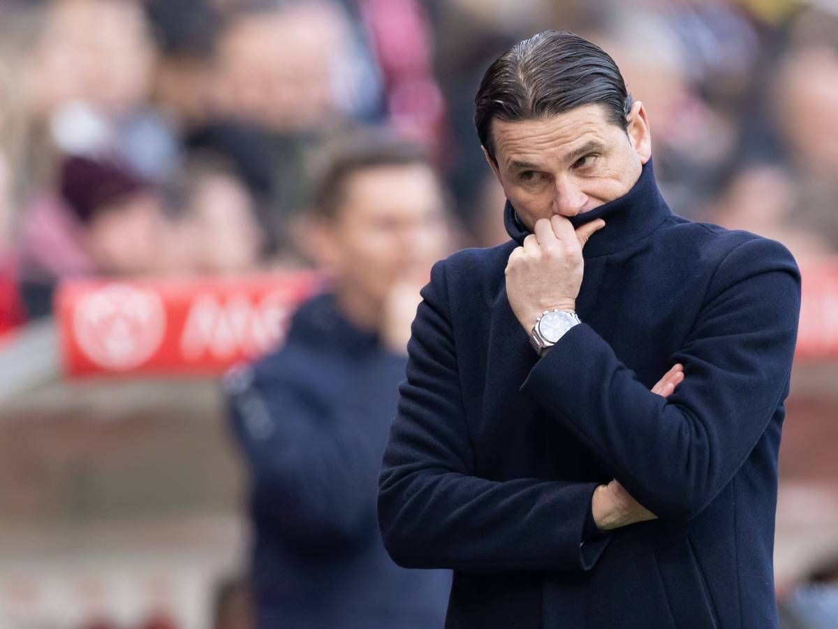Gerardo Seoane schaut zur Seite.
