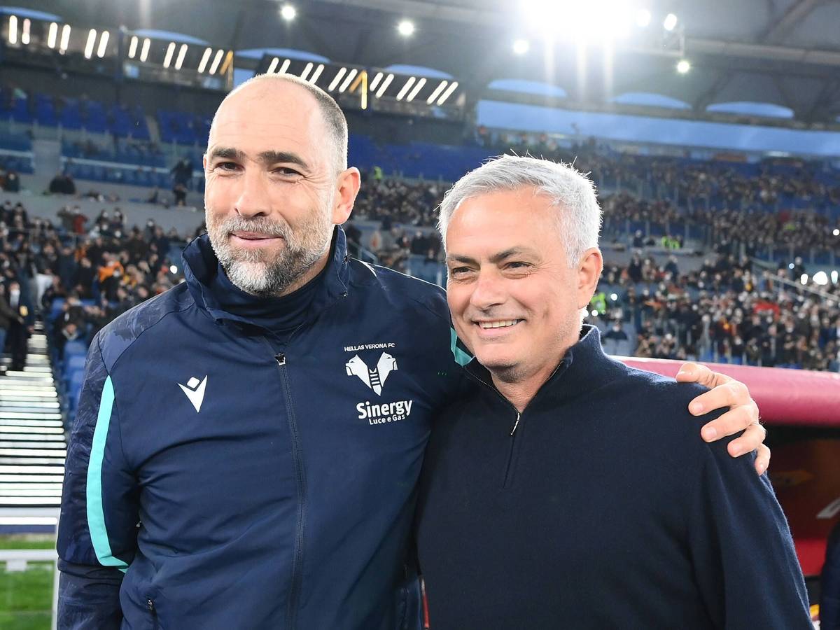 Igor Tudor und José Mourinho liegen sich in den Armen.