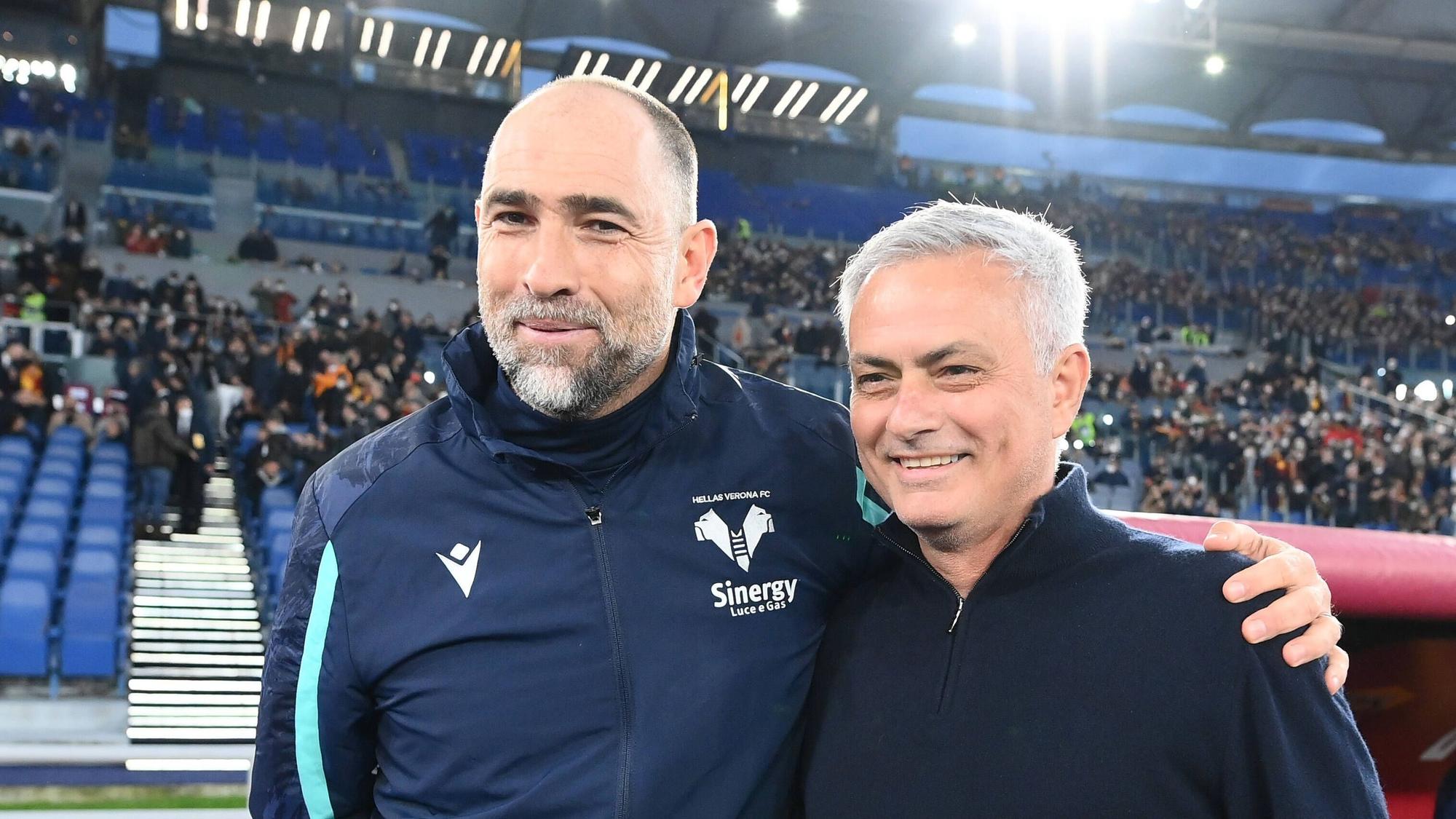Igor Tudor und José Mourinho liegen sich in den Armen.