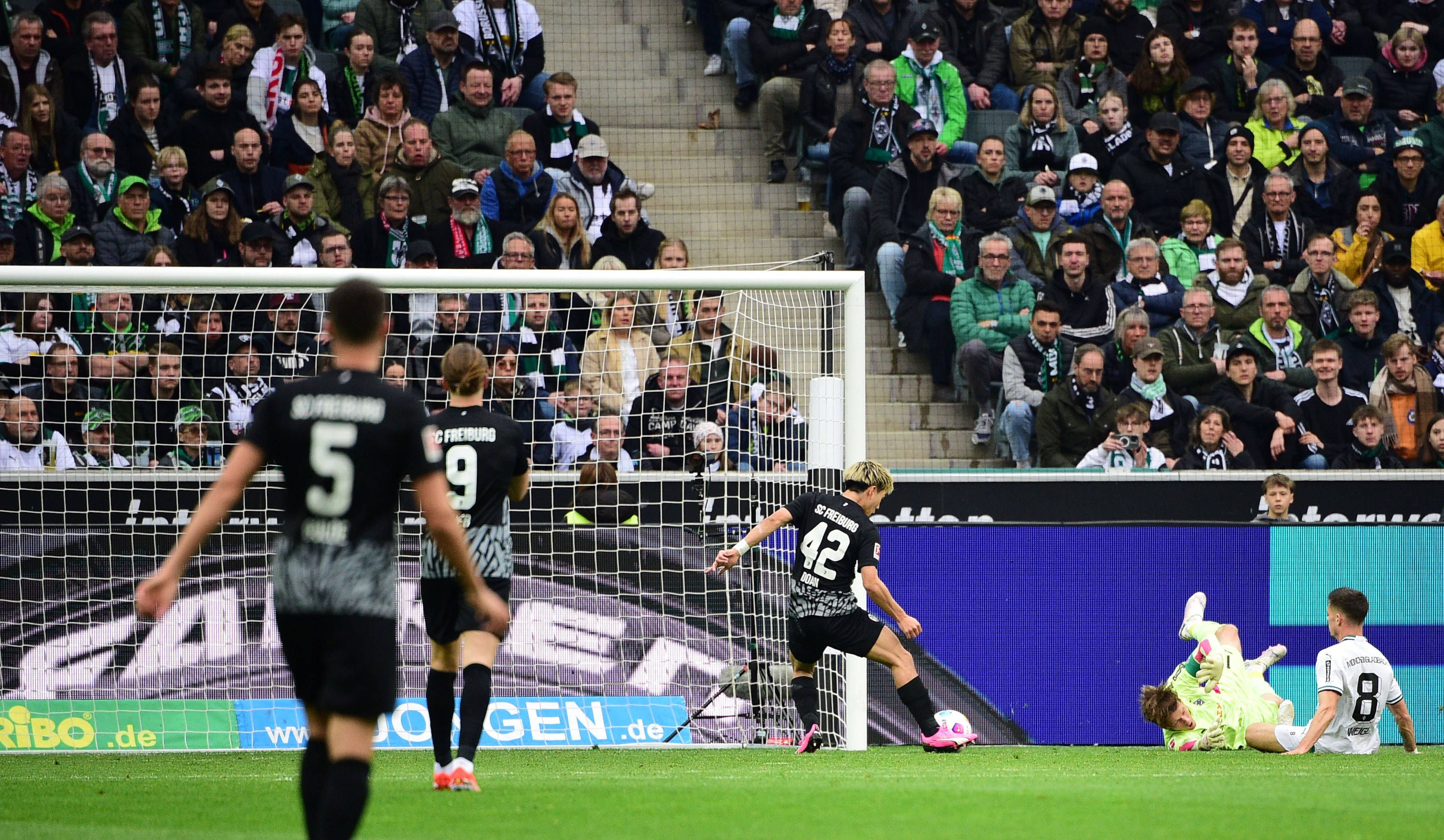 Ritsu Doan trifft für den SC Freiburg.