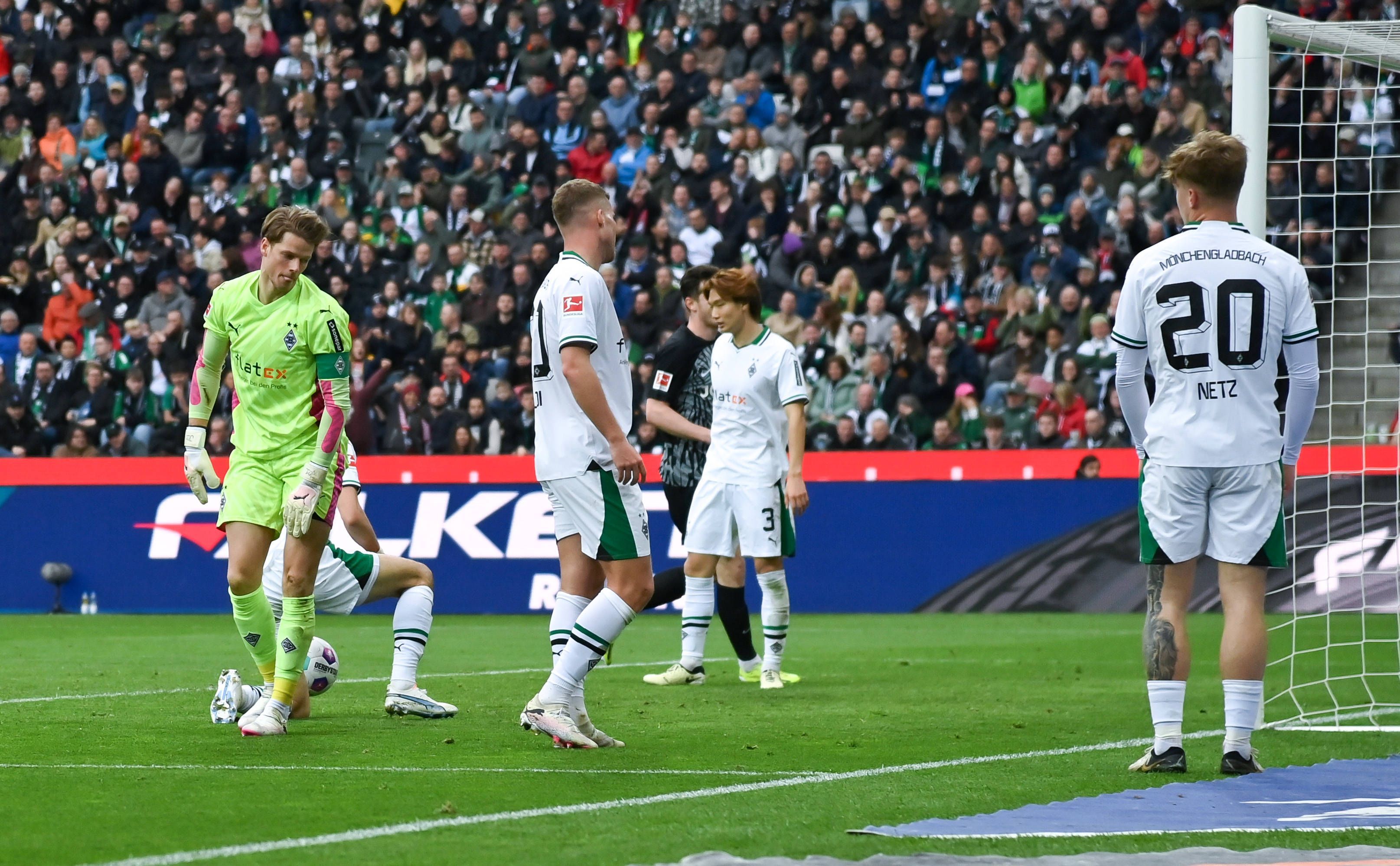 Borussia-Spieler nach dem dritten Gegentor gegen Freiburg.