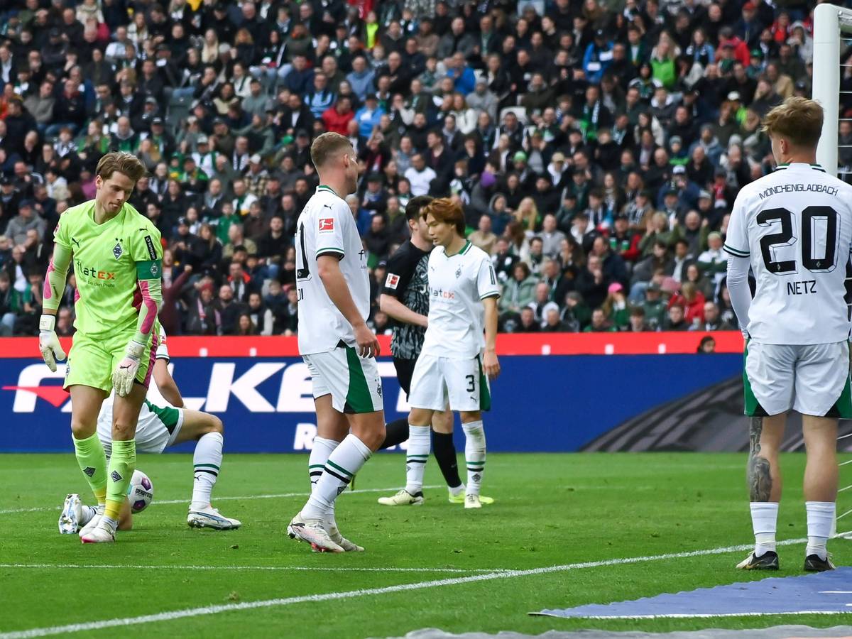 Borussia-Spieler nach dem dritten Gegentor gegen Freiburg.