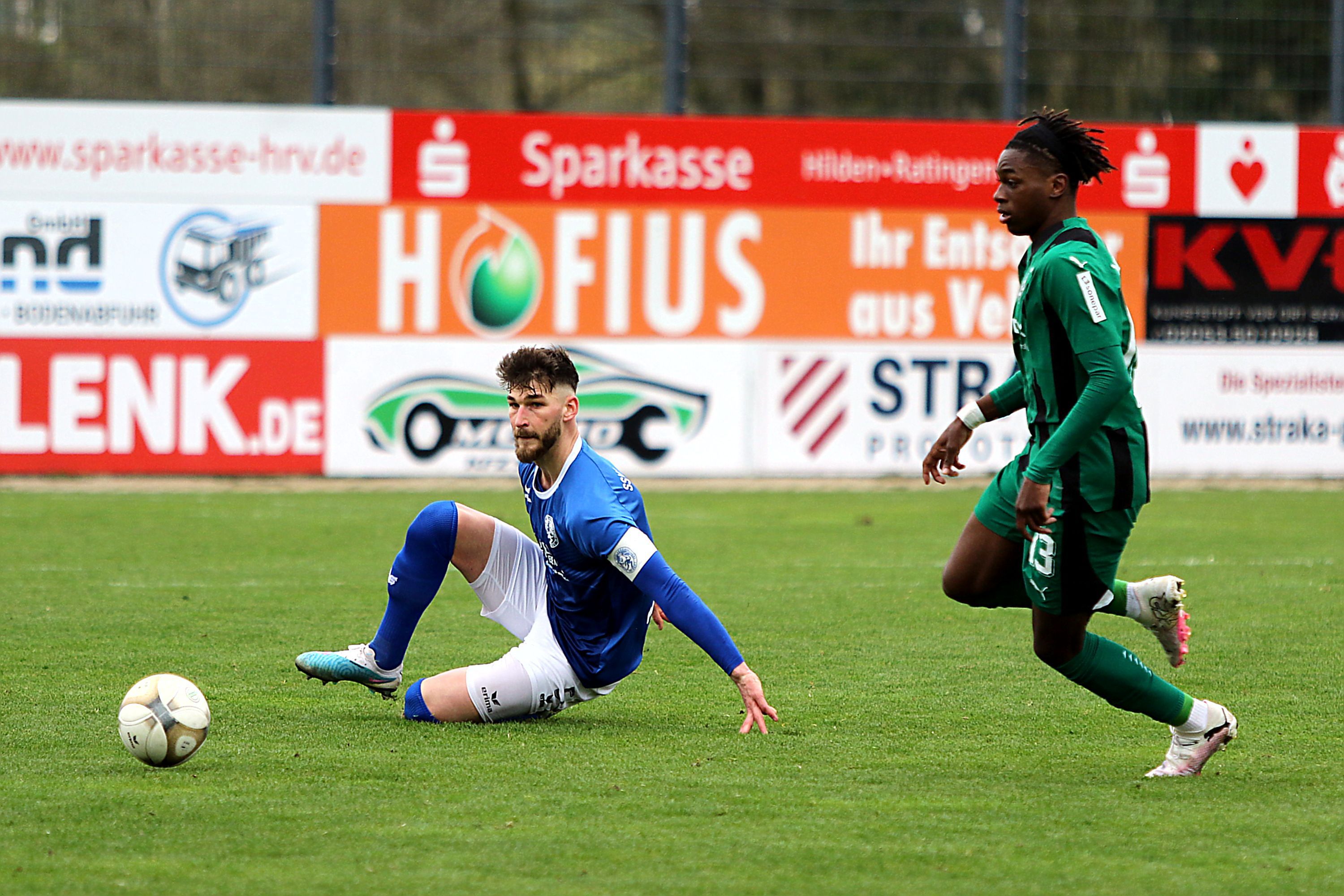 Winsley Boteli im Kampf um den Ball.