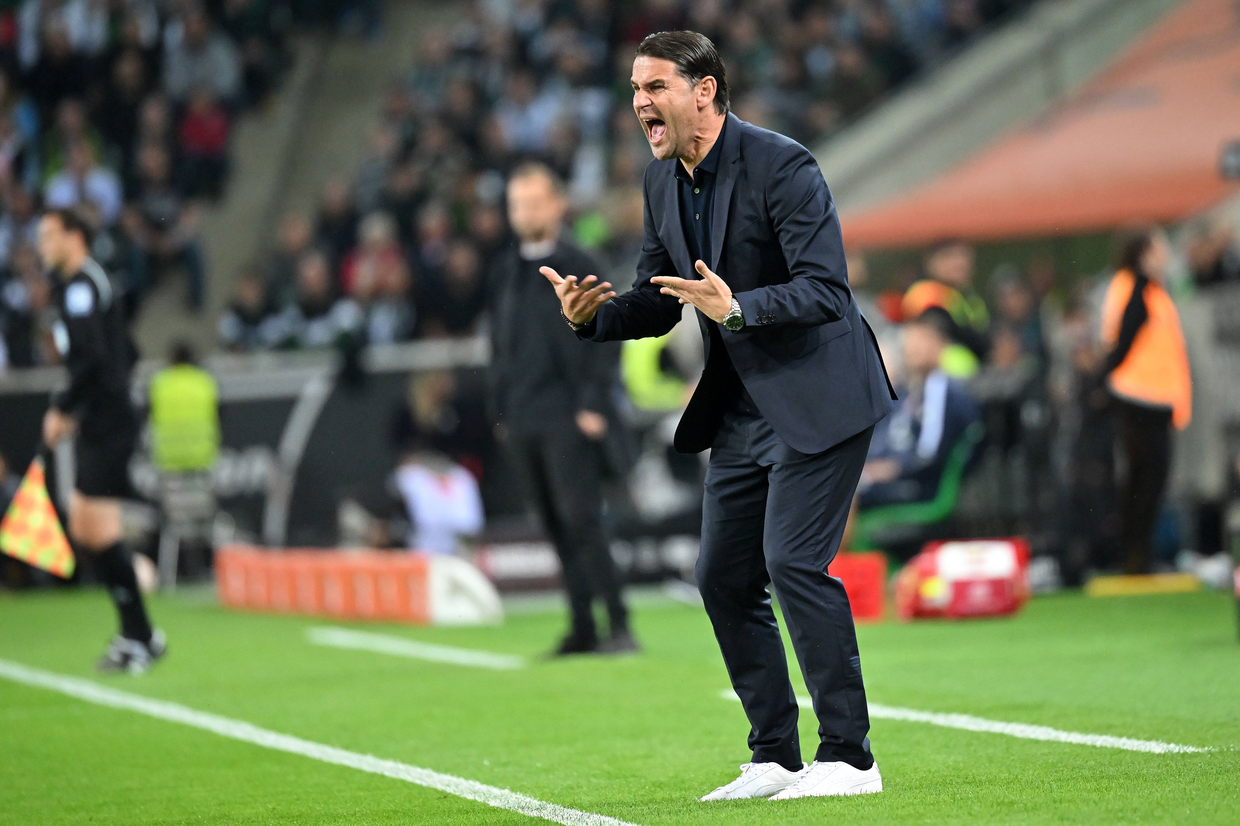 Gerardo Seoane mit energischen Anweisungen am Spielfeldrand.