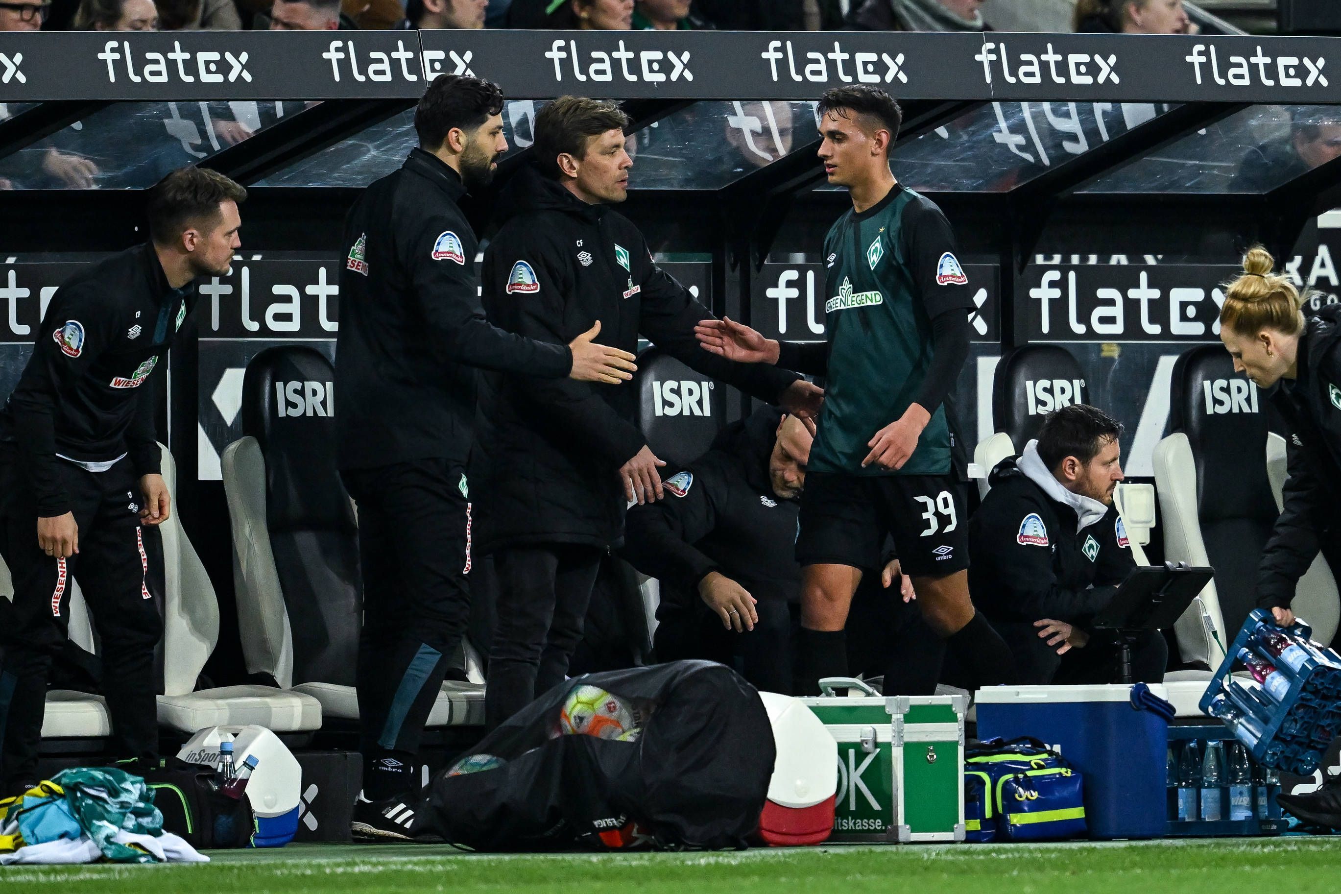 Fabio Chiarodia schlägt mit Clemens Fritz an.