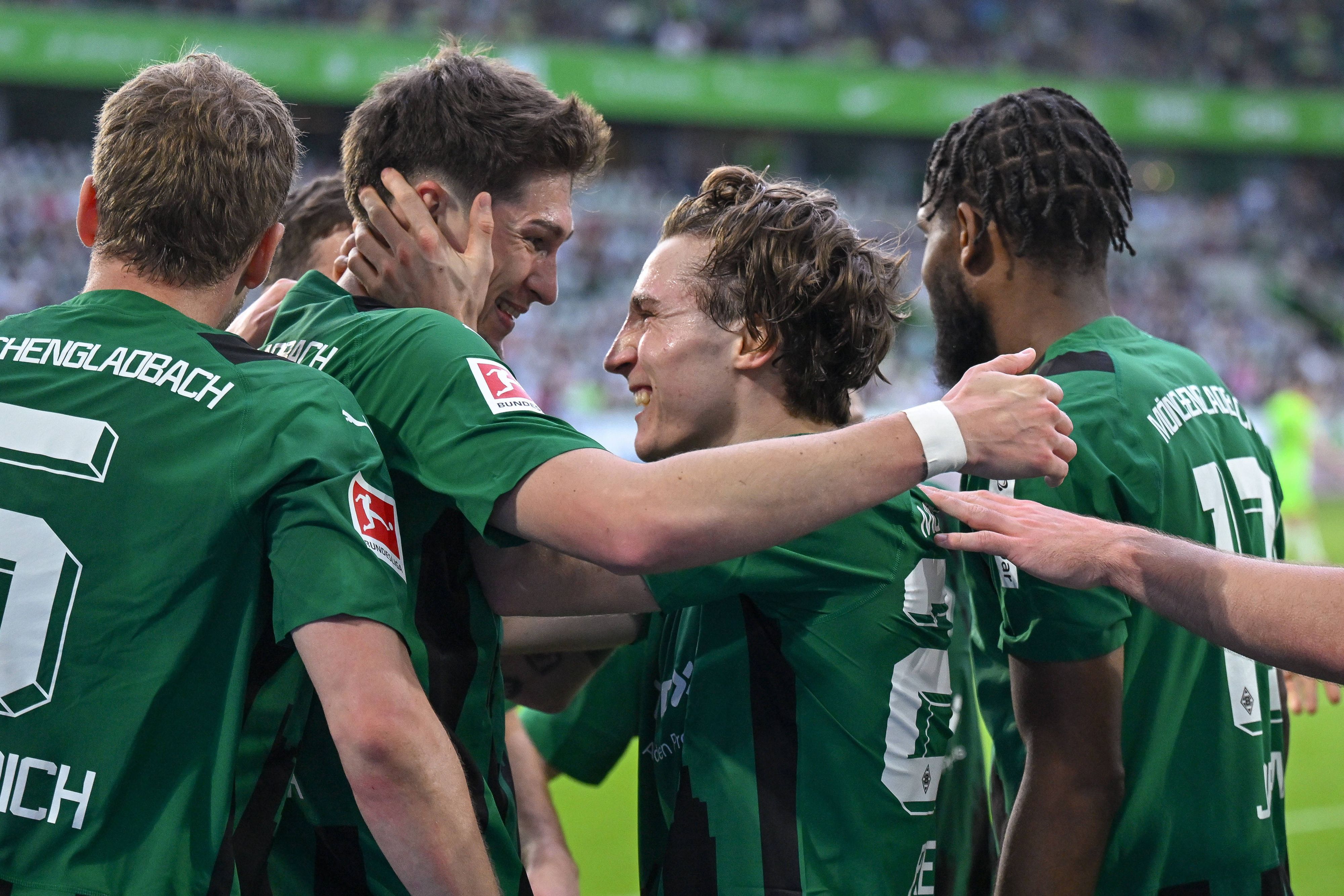 Rocco Reitz schaut Tomas Cvancara tief in die Augen.