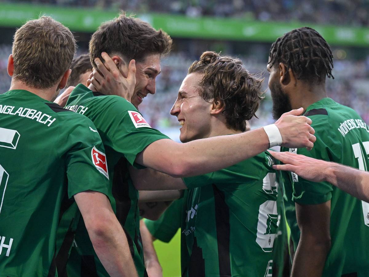 Rocco Reitz schaut Tomas Cvancara tief in die Augen.