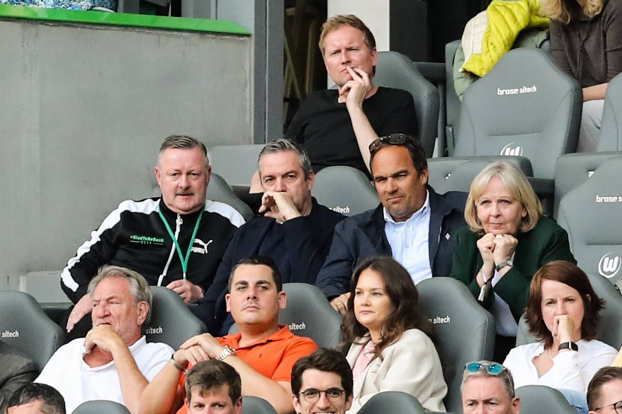 Teile der Führungsetage von Borussia Mönchengladbach während des Spiels gegen den VfL Wolfsburg.