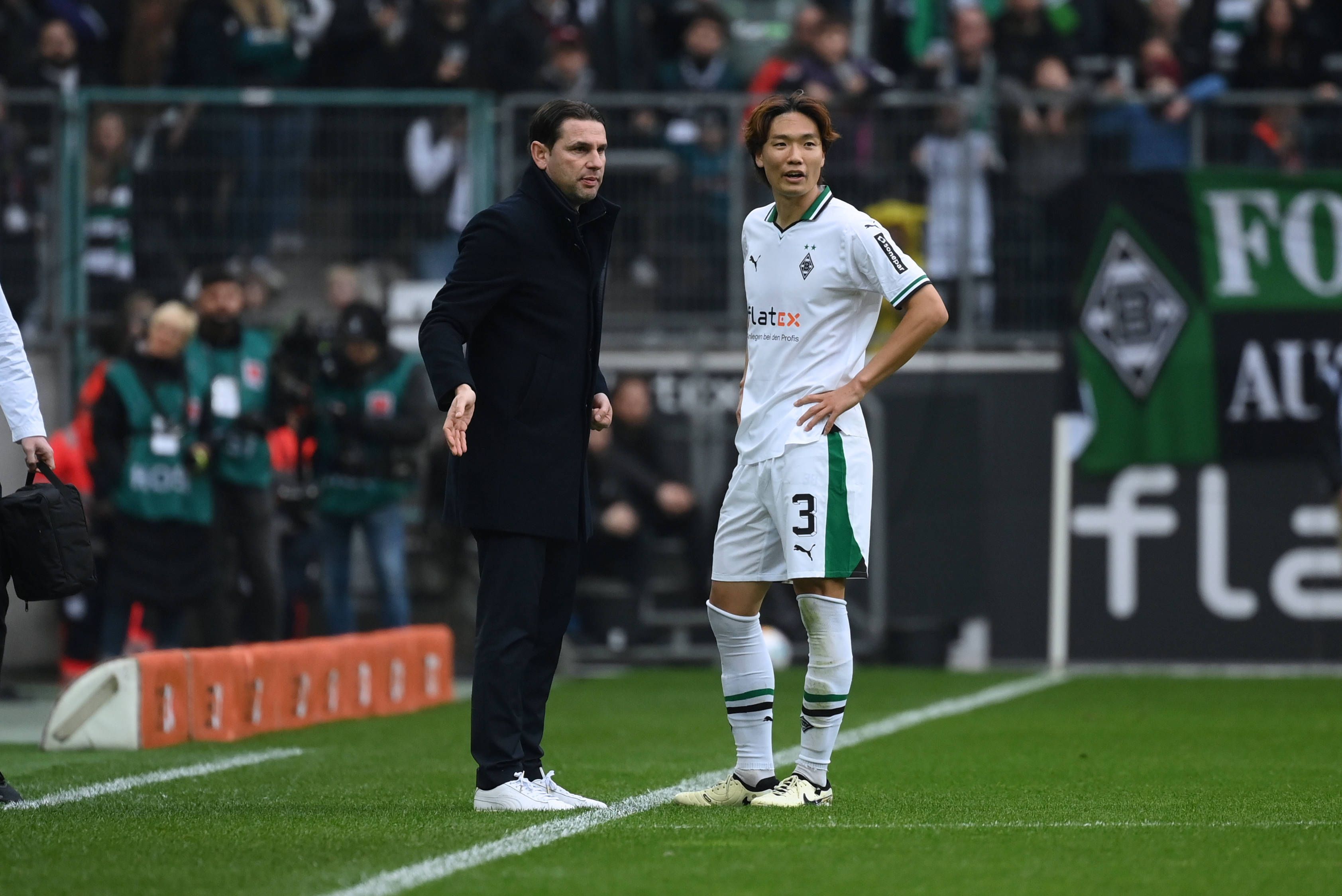 Gerardo Seoane und Ko Itakura im Austausch.