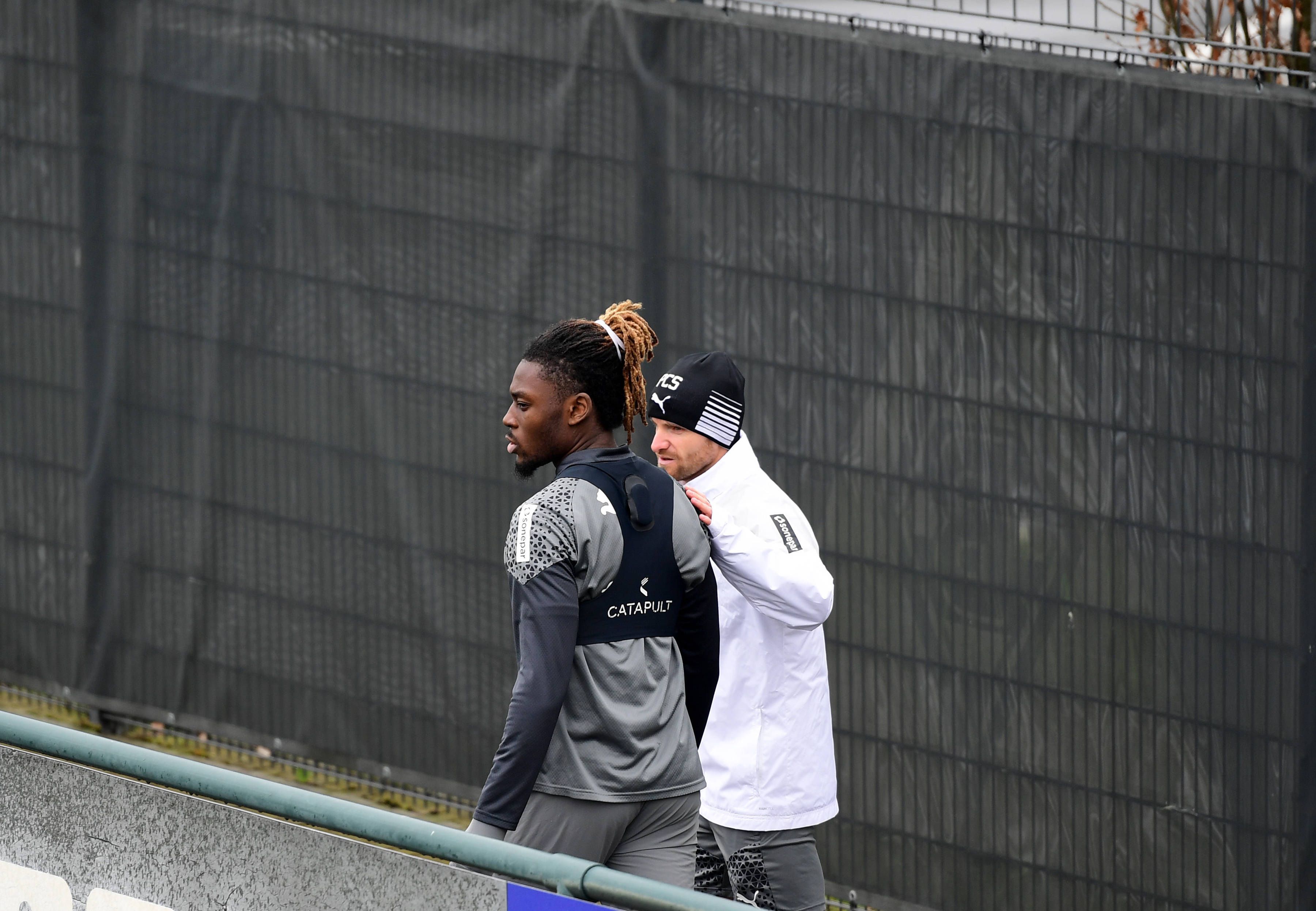 Manu Koné auf dem Weg zum Trainingsplatz.