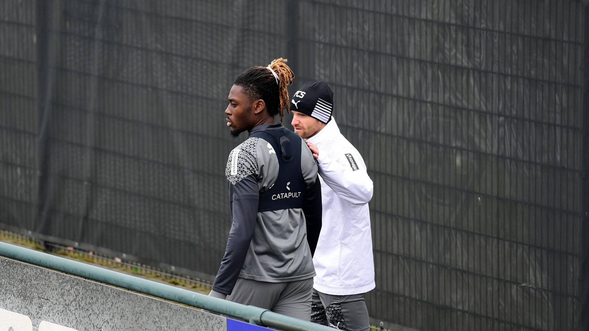 Manu Koné auf dem Weg zum Trainingsplatz.