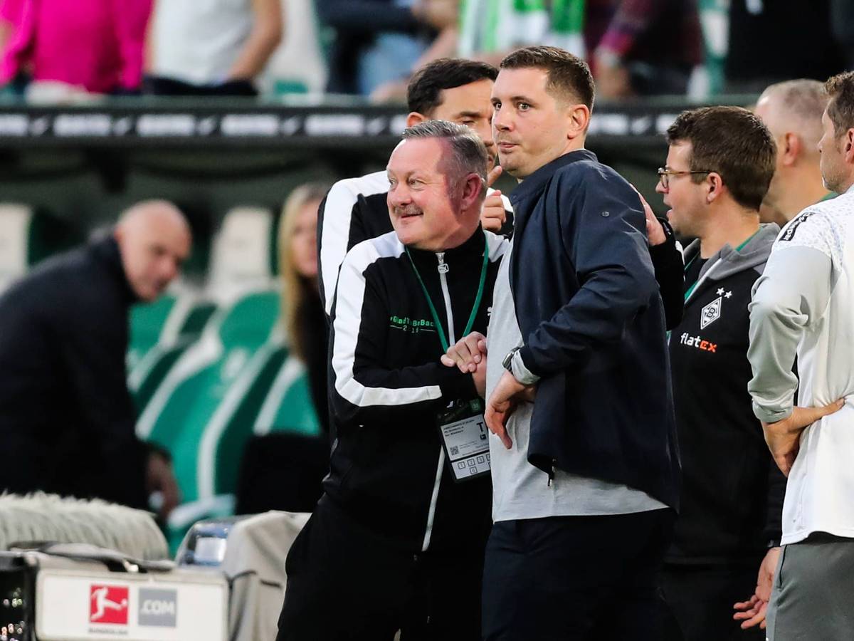 Roland Virkus schlägt mit Nils Schmadtke ein.