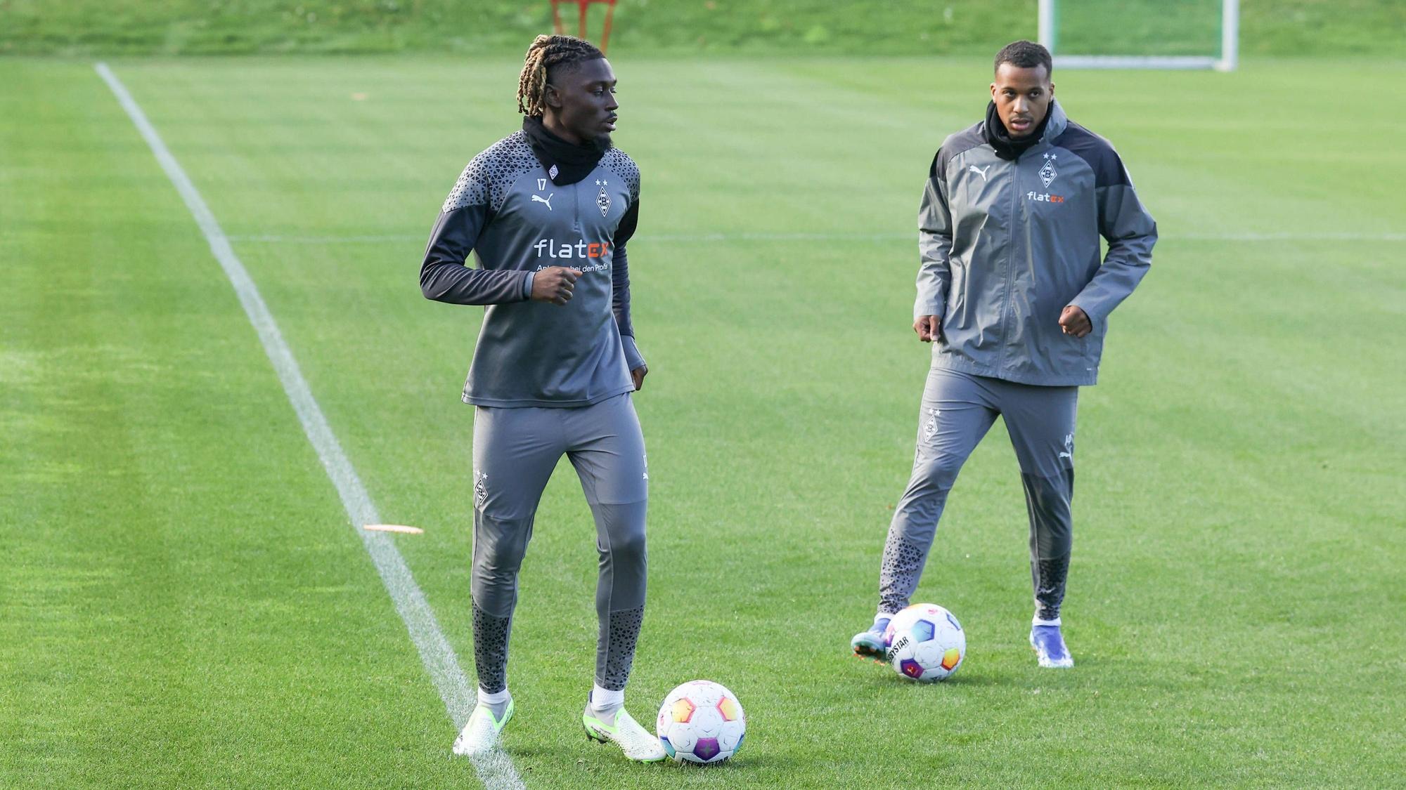 Manu Koné und Alassane Plea auf dem Trainingsplatz.
