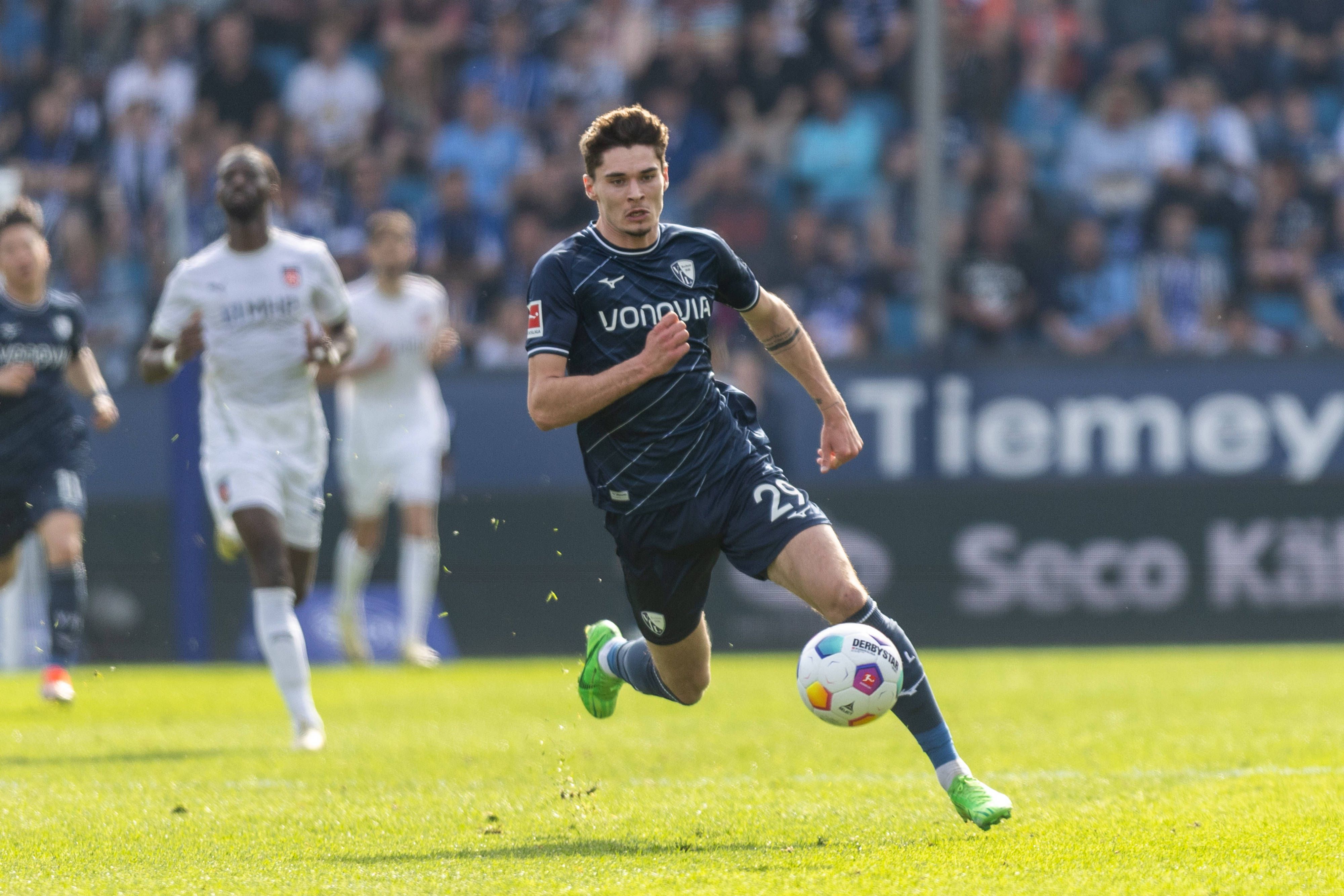 Moritz Broschinski am Ball.