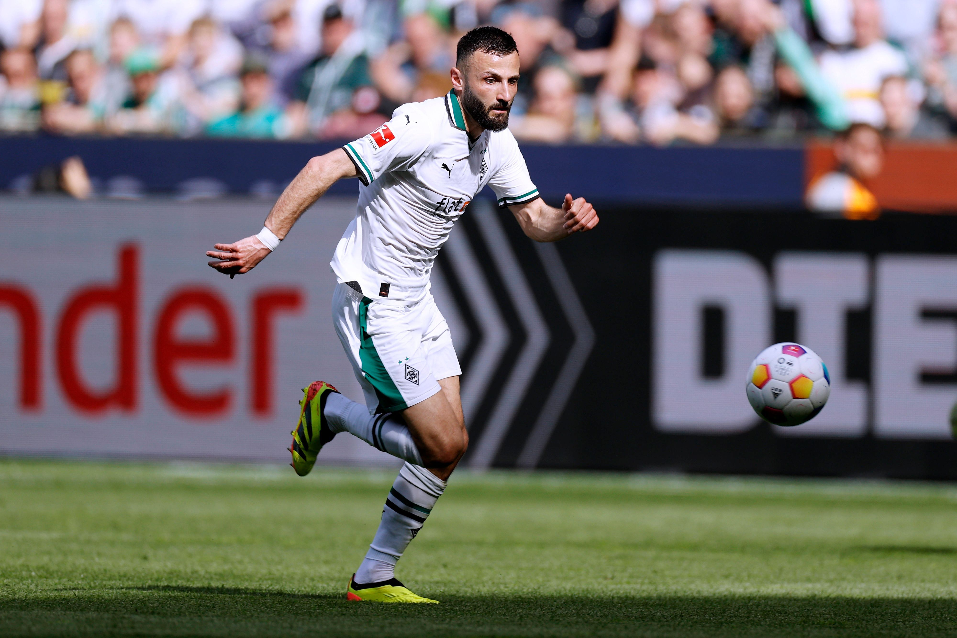 Franck Honorat läuft dem Ball hinterher.