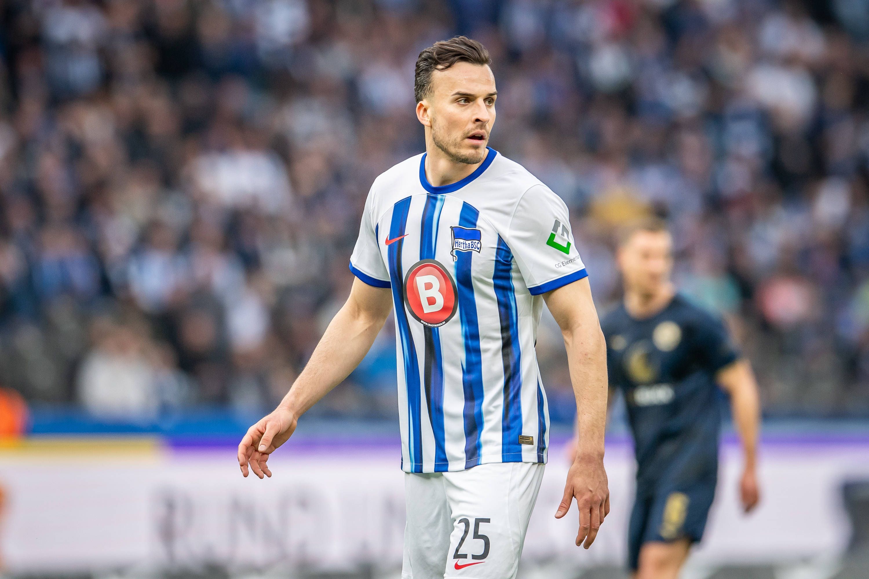 Haris Tabakovic im Hertha-Trikot.