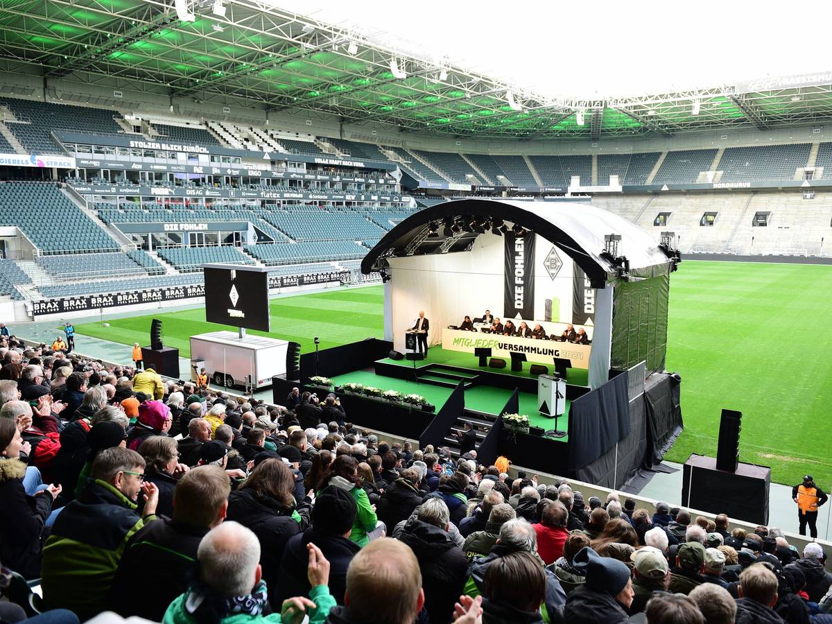 Die Bühne bei der Borussia-Mitgliederversammlung.