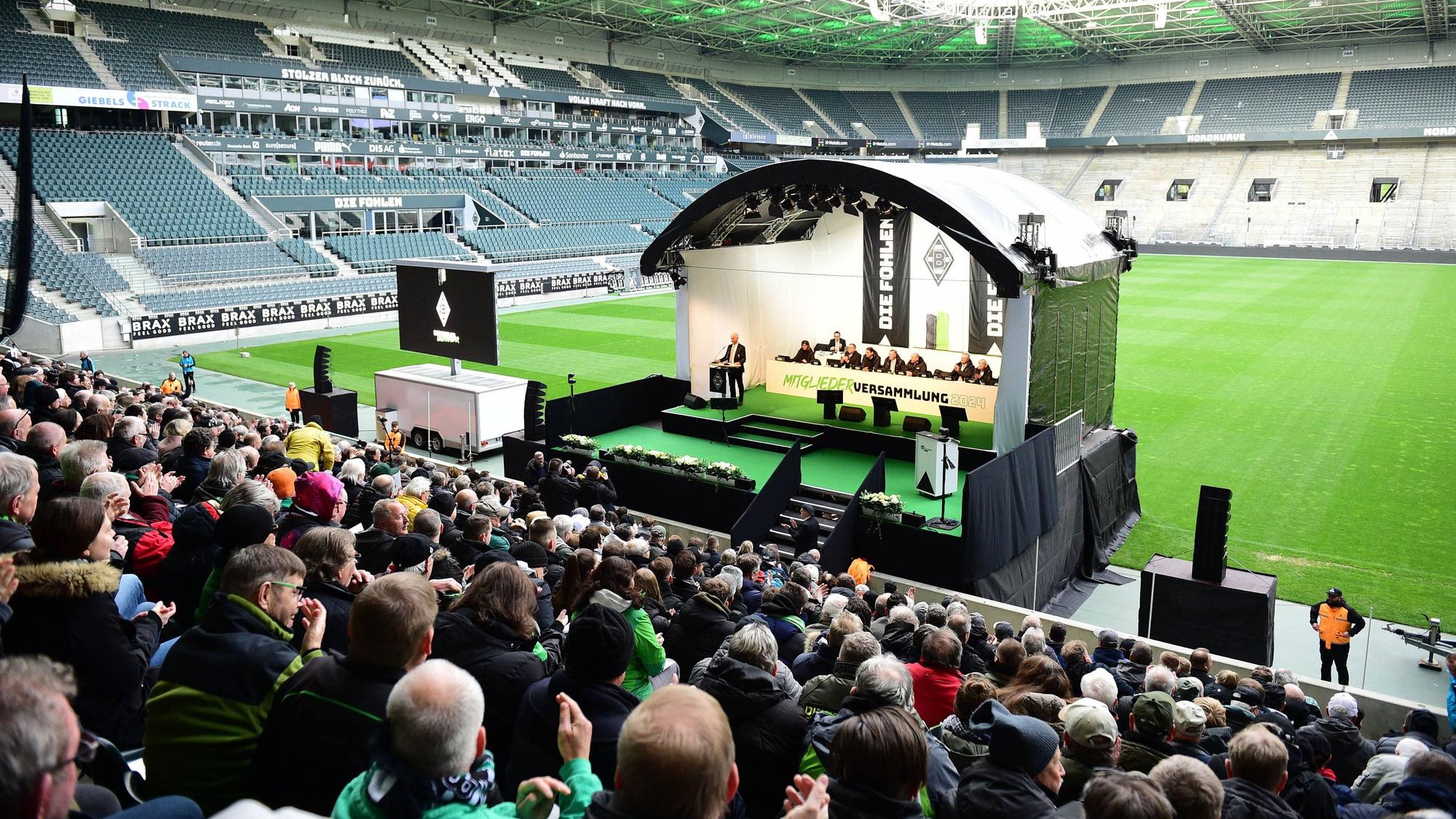 Die Bühne bei der Borussia-Mitgliederversammlung.