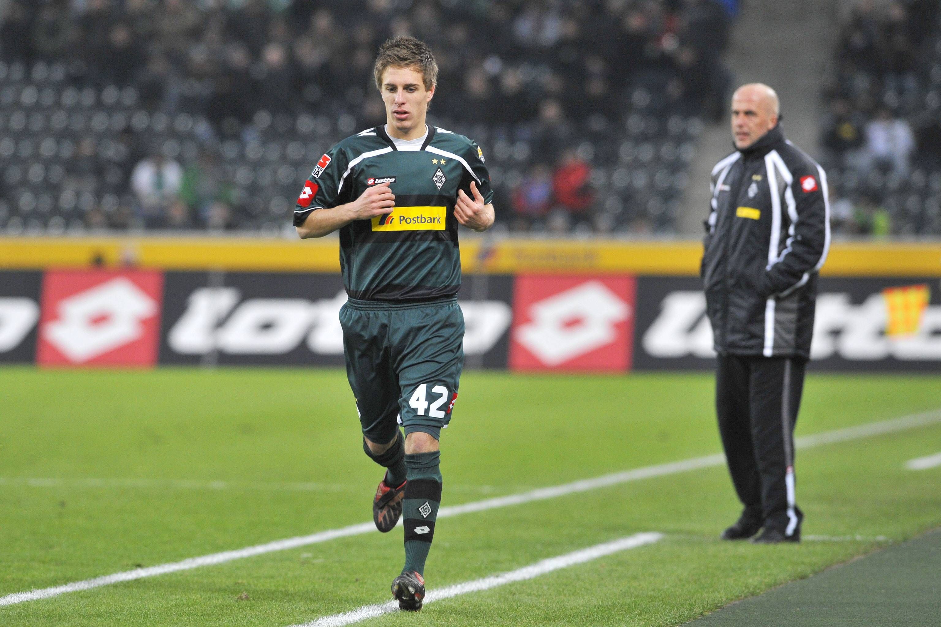 Patrick Herrmann am Seitenrand.