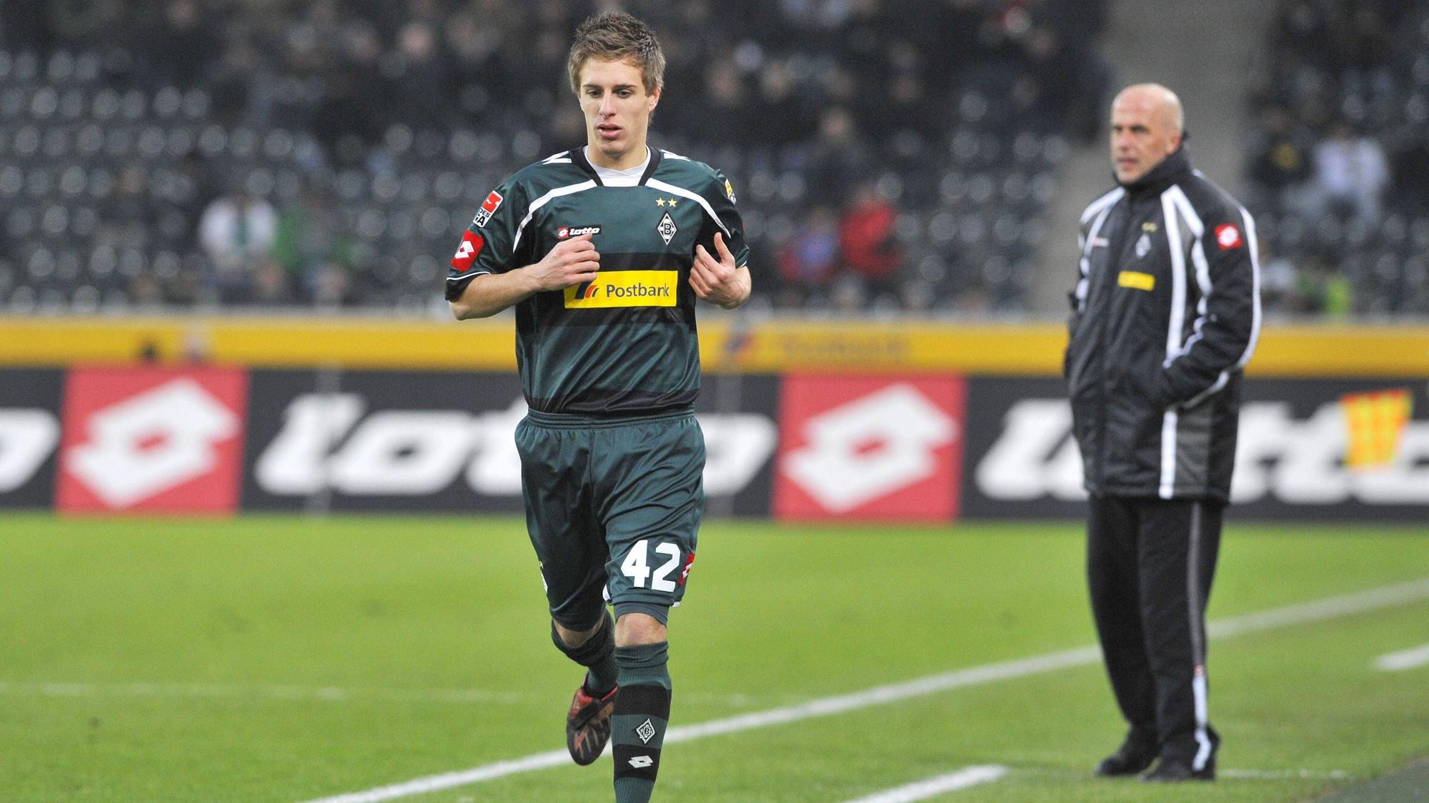 Patrick Herrmann am Seitenrand.