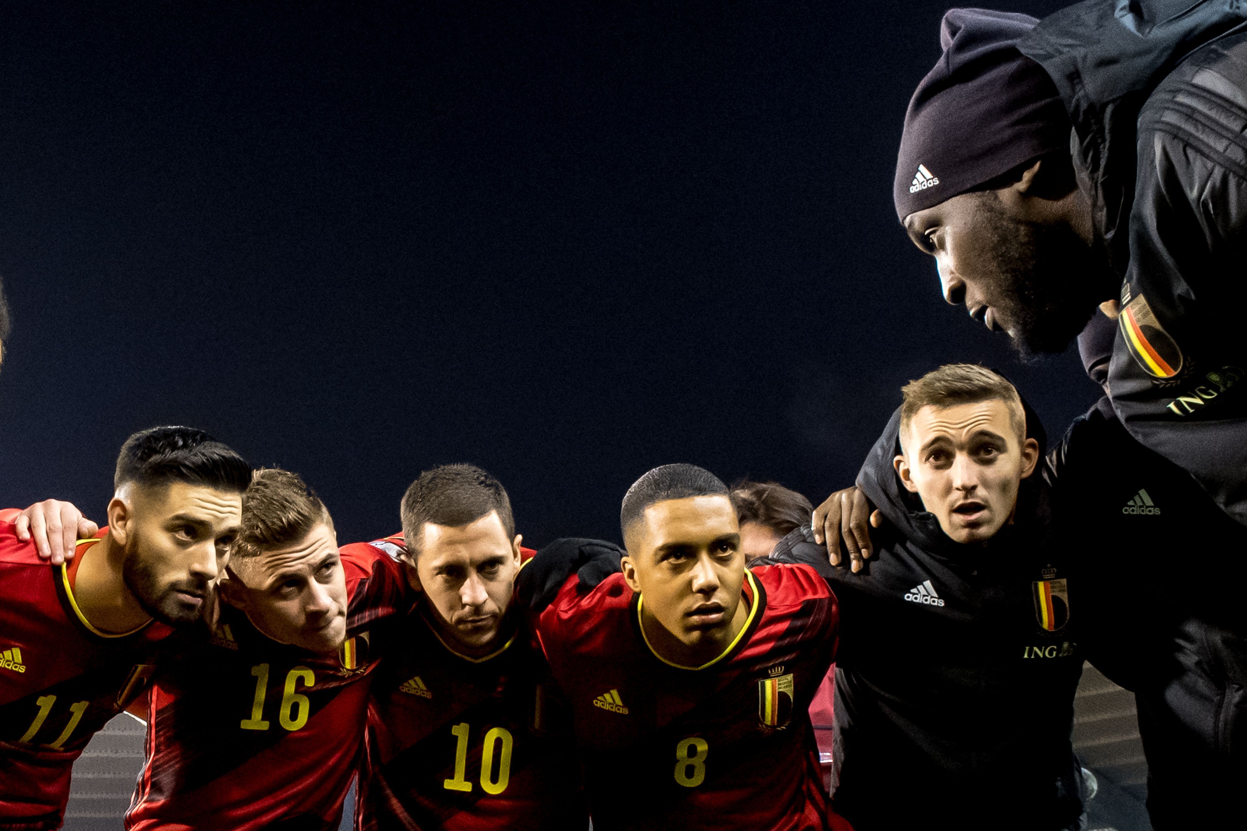 Thorgan Hazard und Eden Hazard bei einer Ansprache der belgischen Nationalmannschaft.