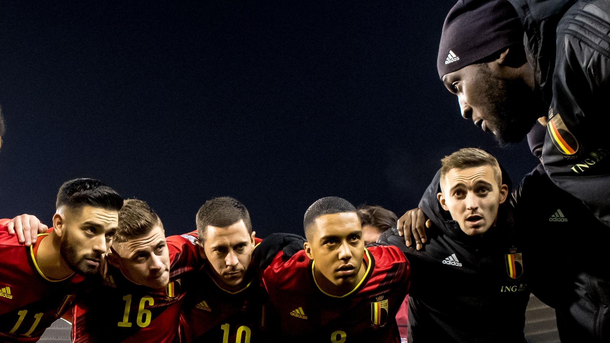 Thorgan Hazard und Eden Hazard bei einer Ansprache der belgischen Nationalmannschaft.