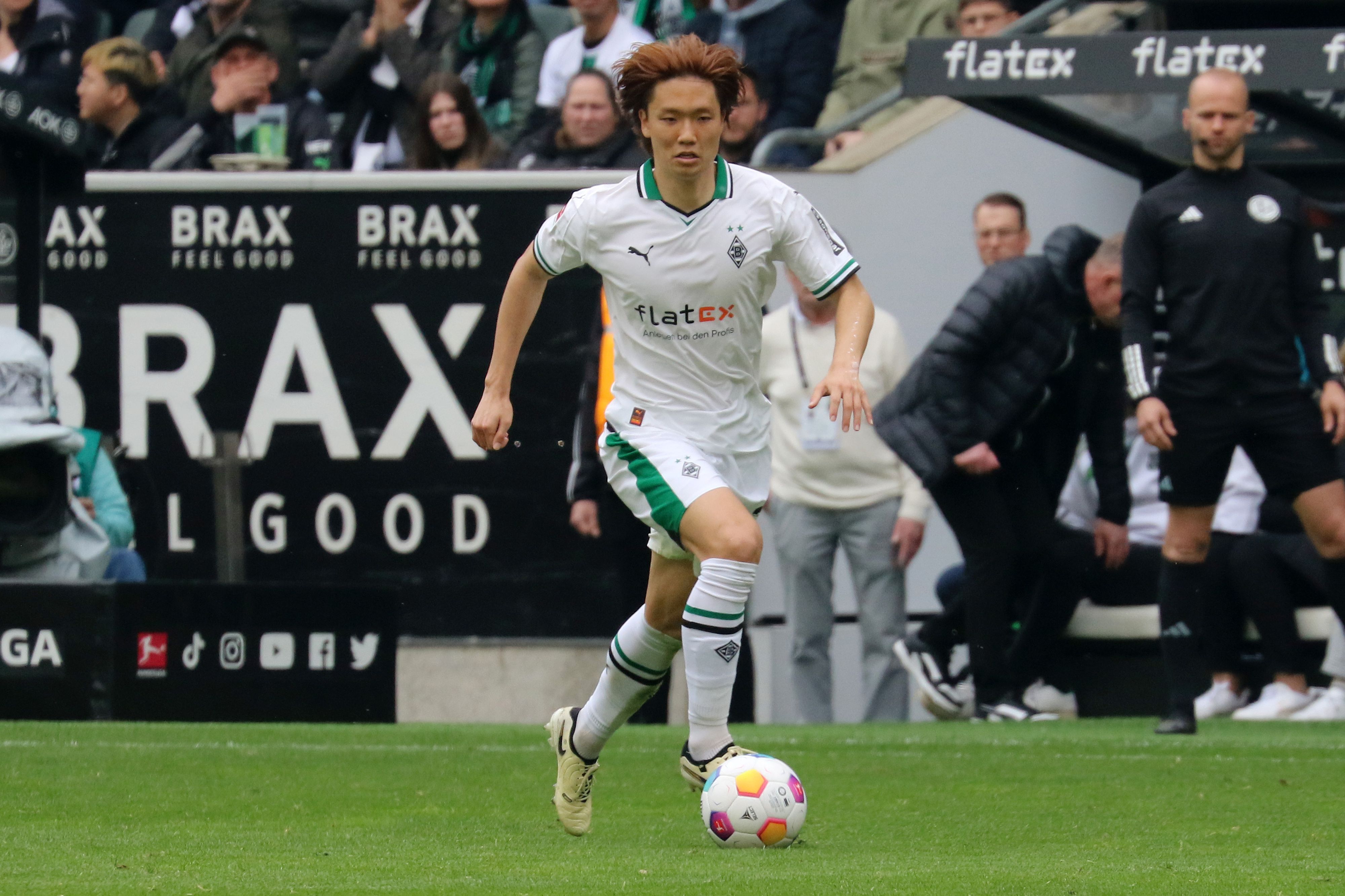 Ko Itakura am Ball.