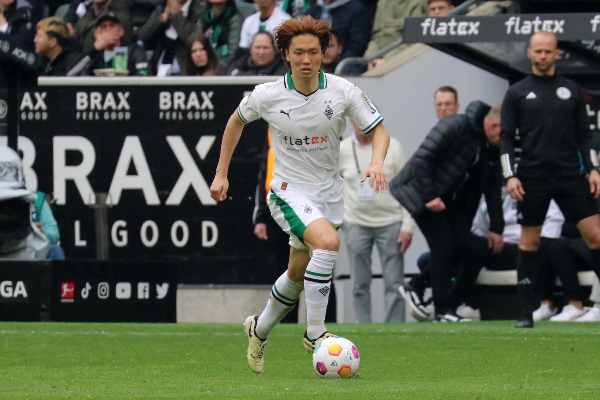 Ko Itakura am Ball.