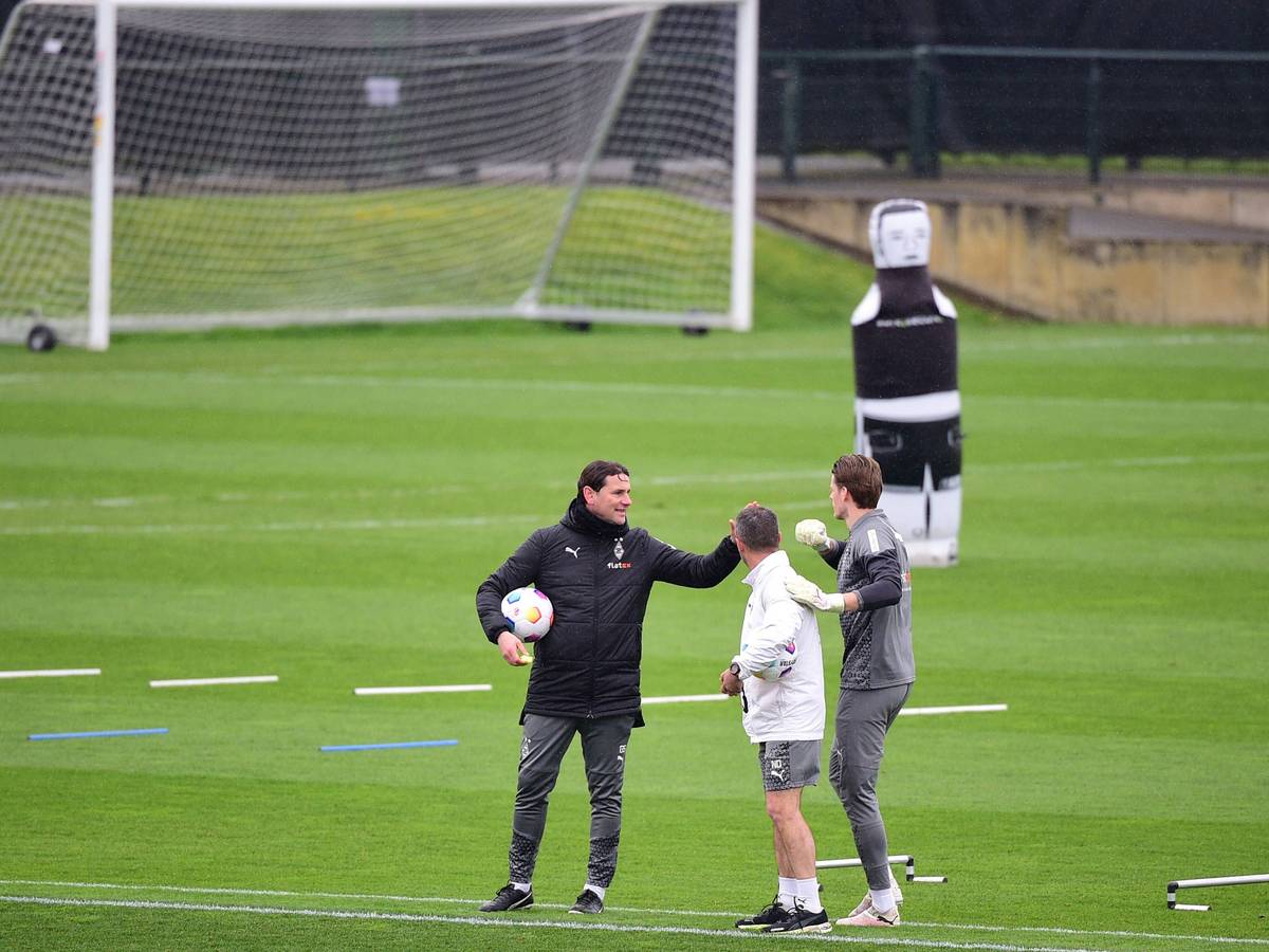 Seoane und Omlin auf dem Trainings-Platz.