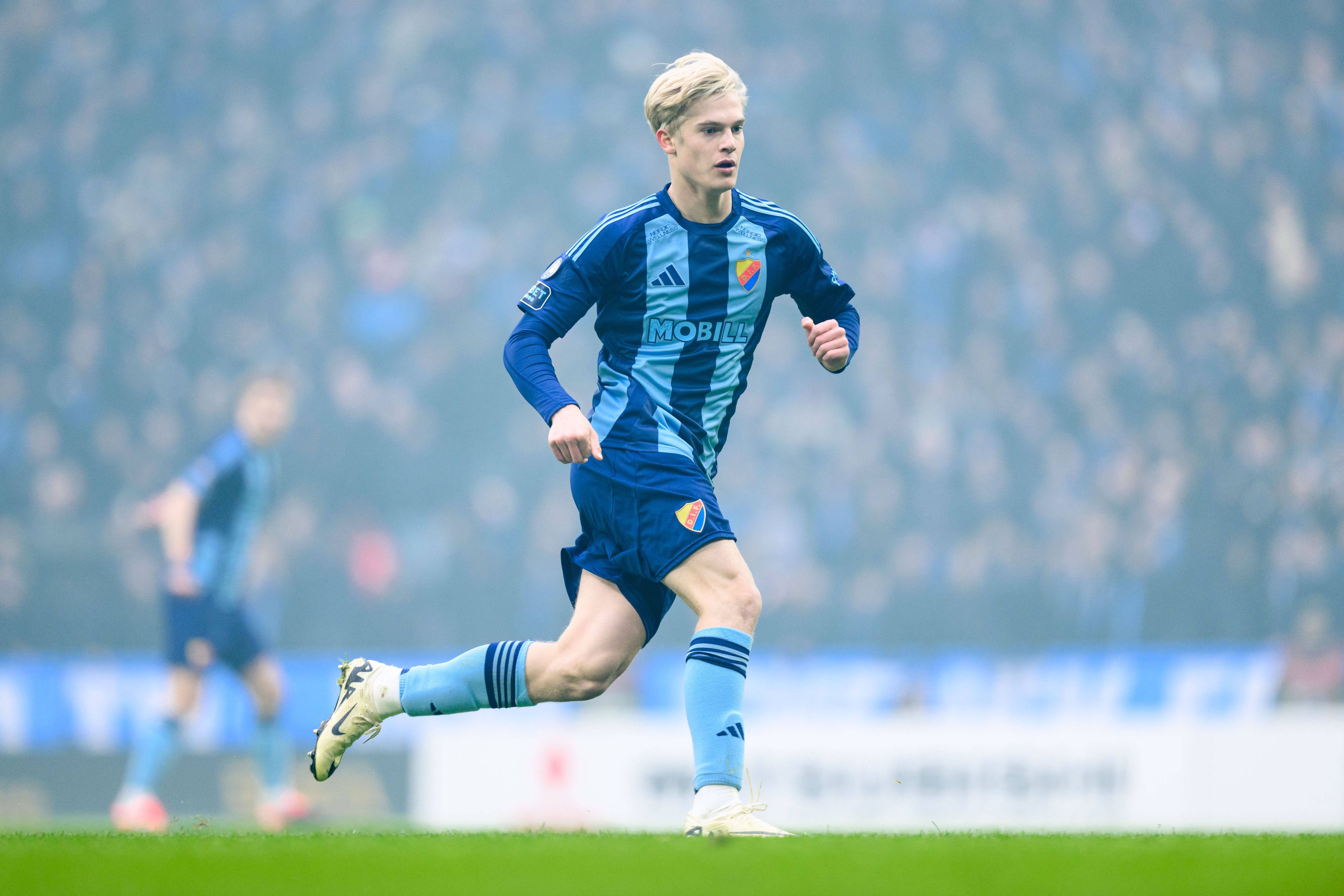 Lucas Bergvall im Trikot von Djurgarden.