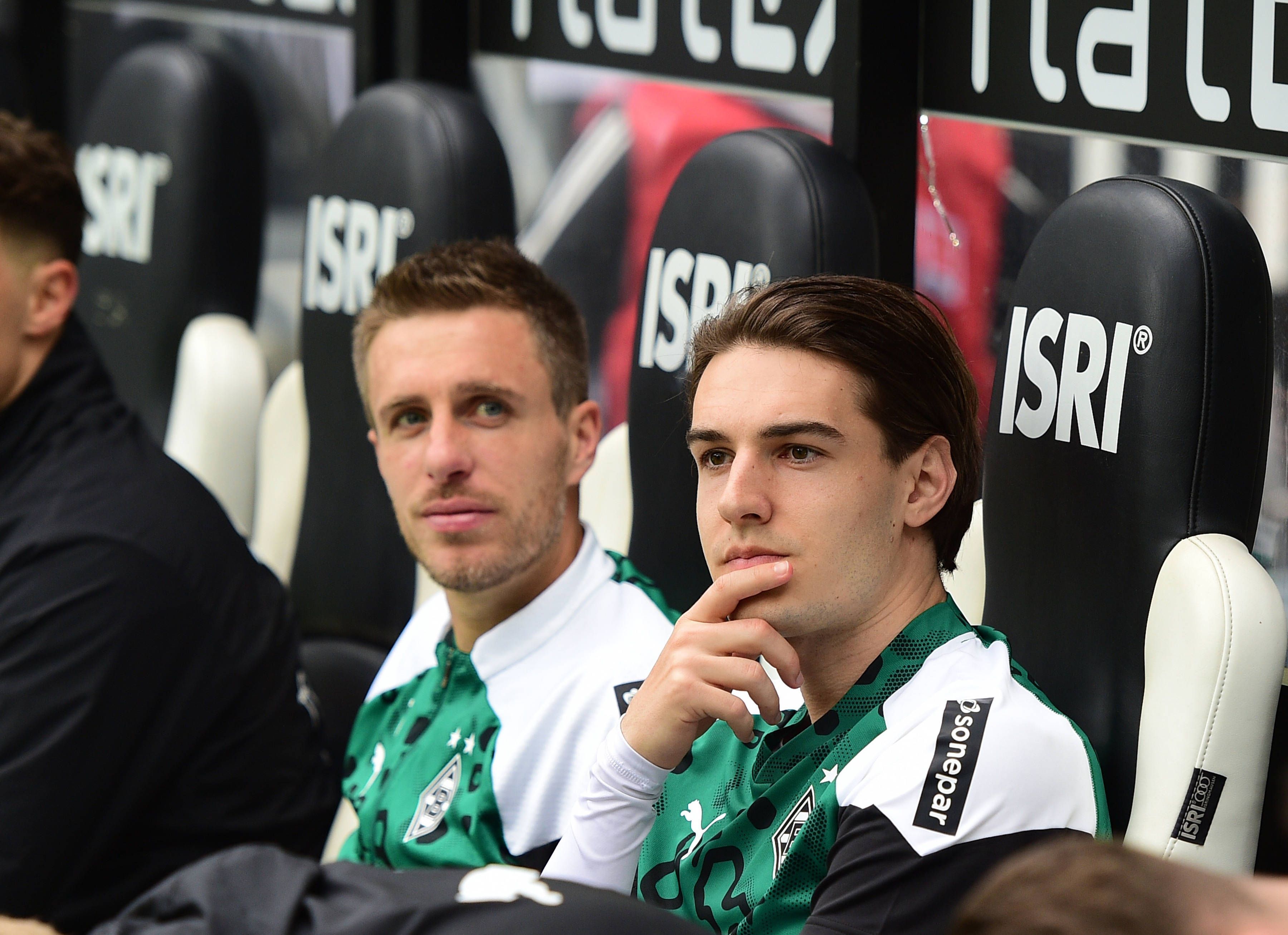Flo Neuhaus auf der Borussia-Bank.