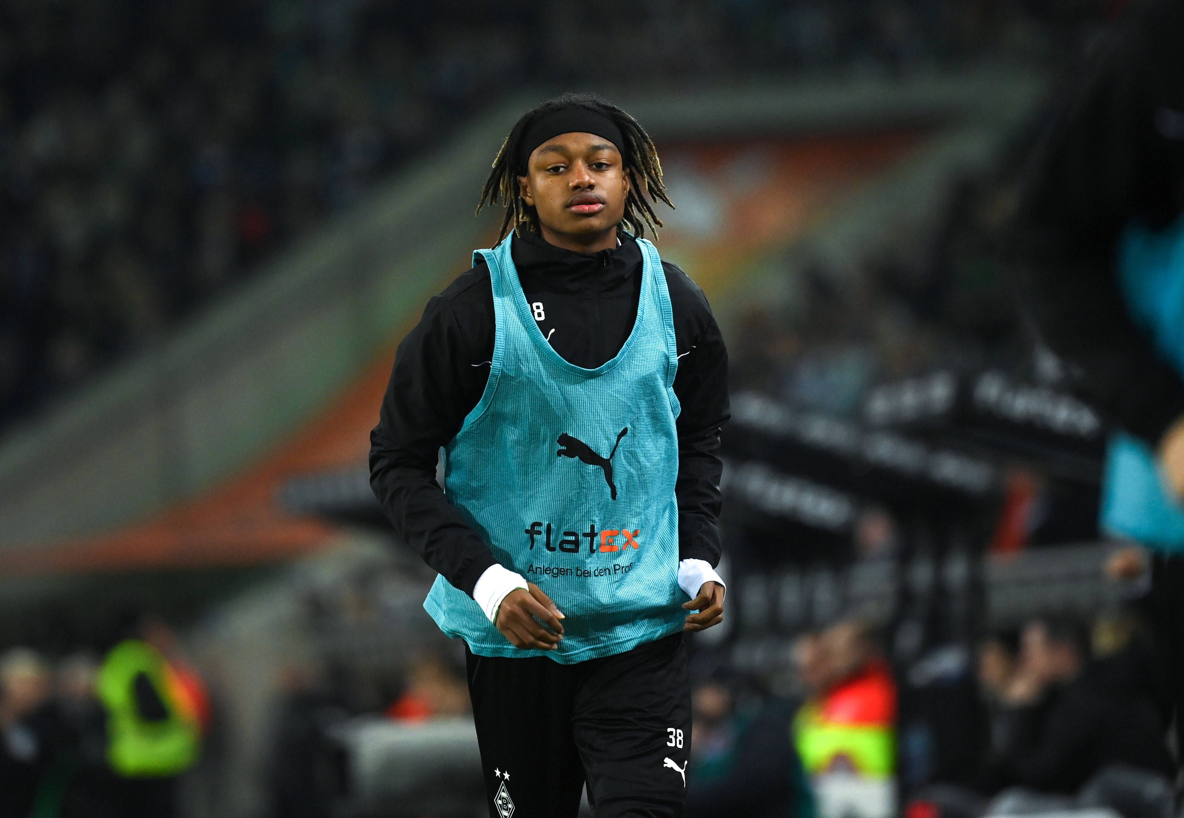 Yvandro Borges Sanches beim Warmlaufen.
