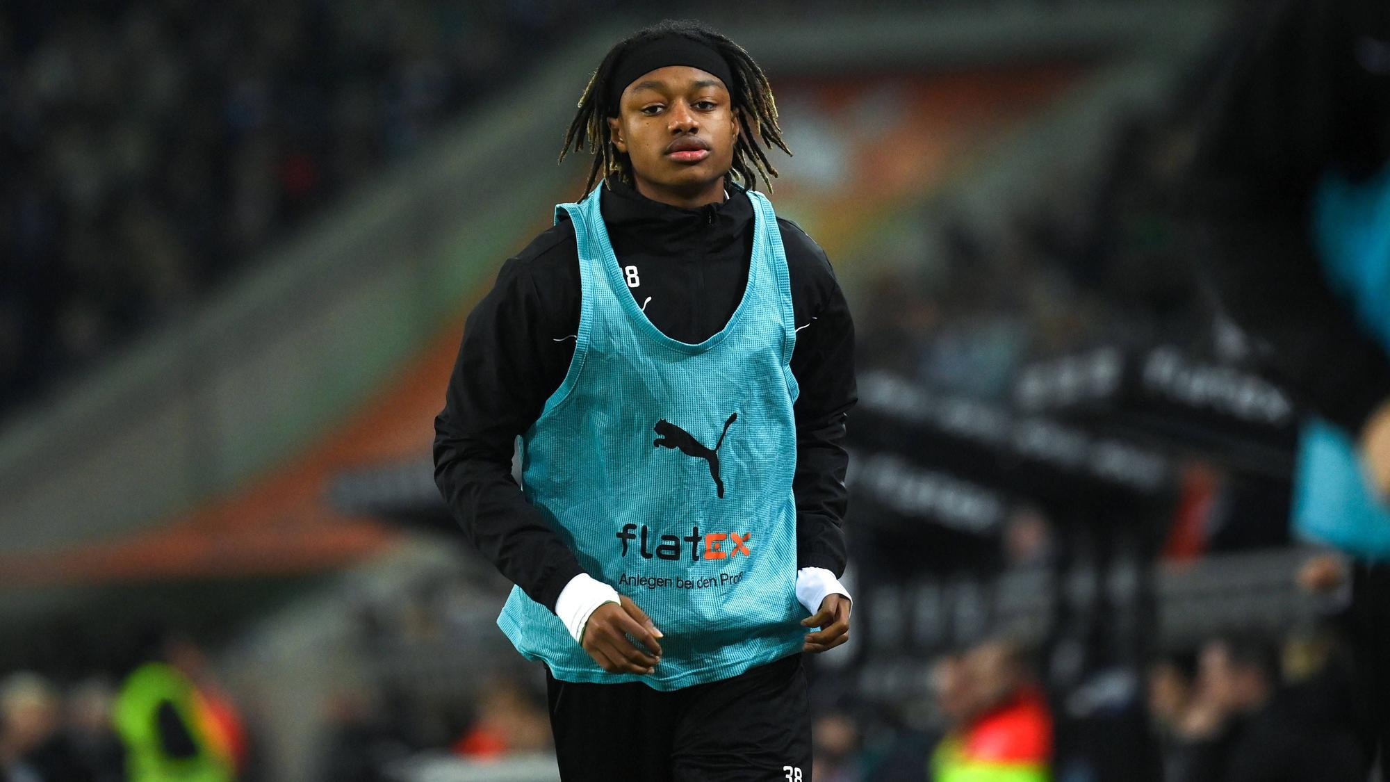 Yvandro Borges Sanches beim Warmlaufen.