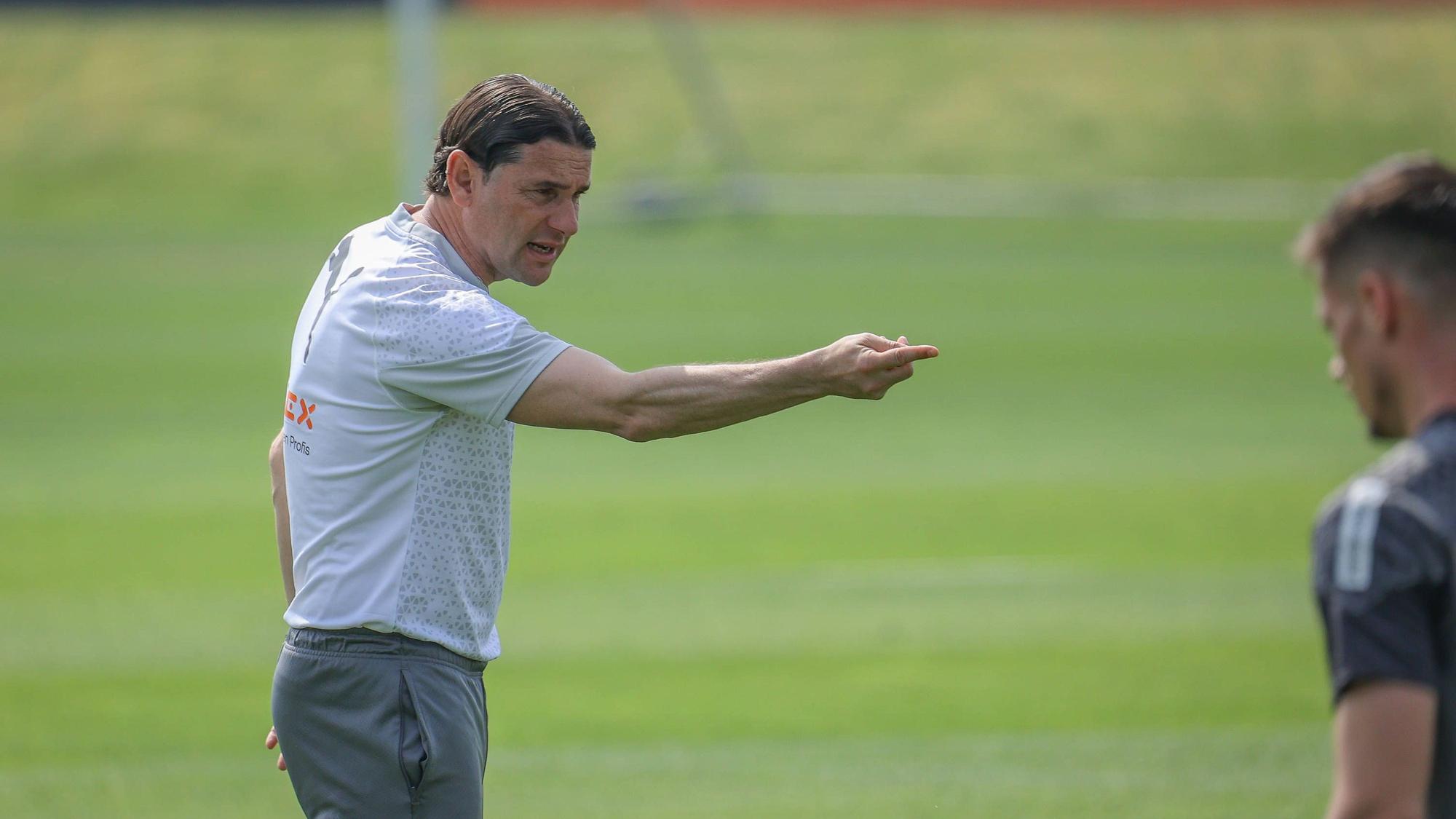 Gerardo Seoane gibt Anweisungen.