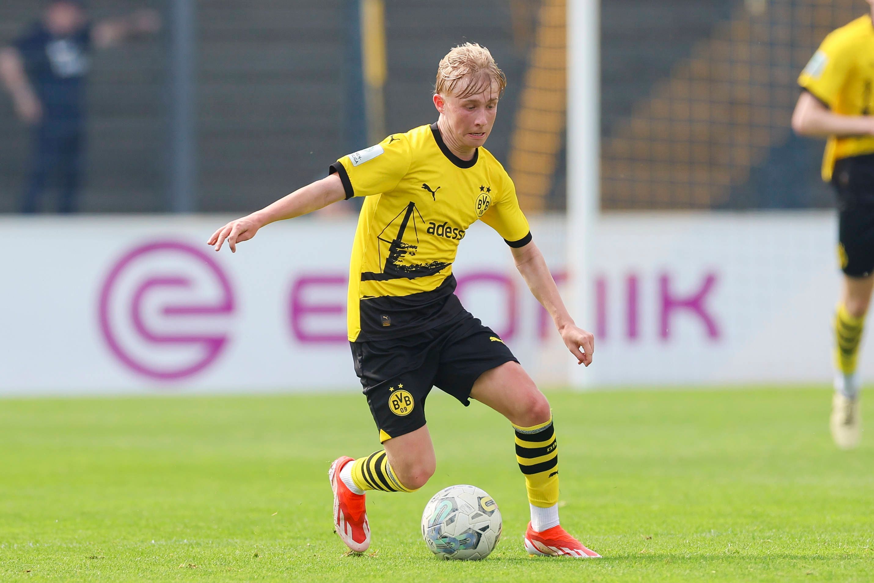 Fritz Fleck am Ball für Borussia Dortmund.