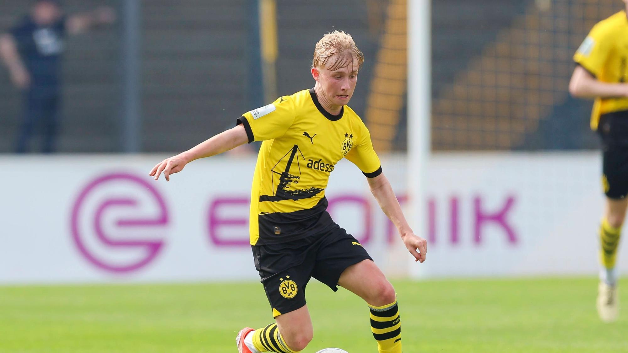 Fritz Fleck am Ball für Borussia Dortmund.