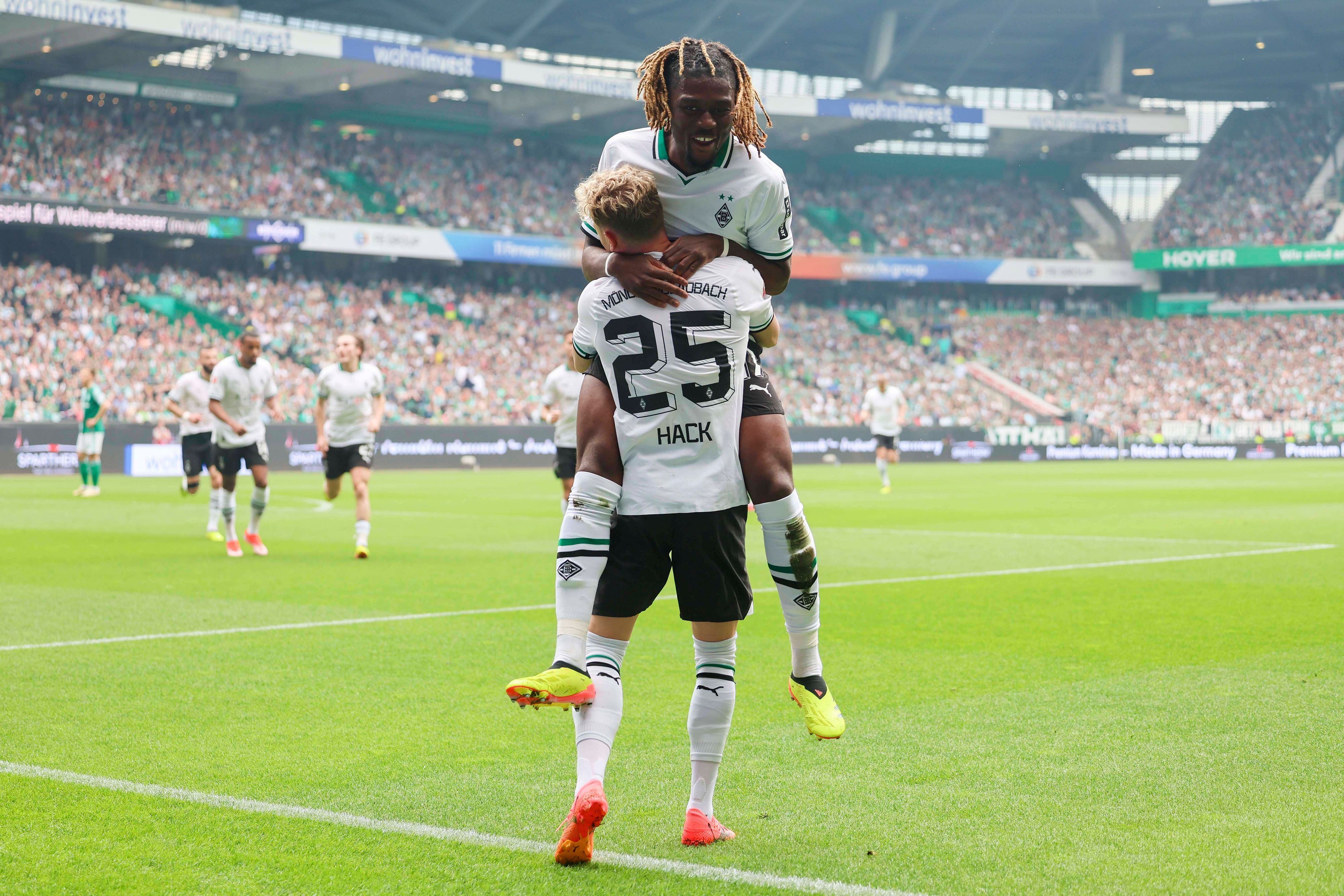 Robin Hack beim Torjubel für Borussia Mönchengladbach gegen Werder Bremen.