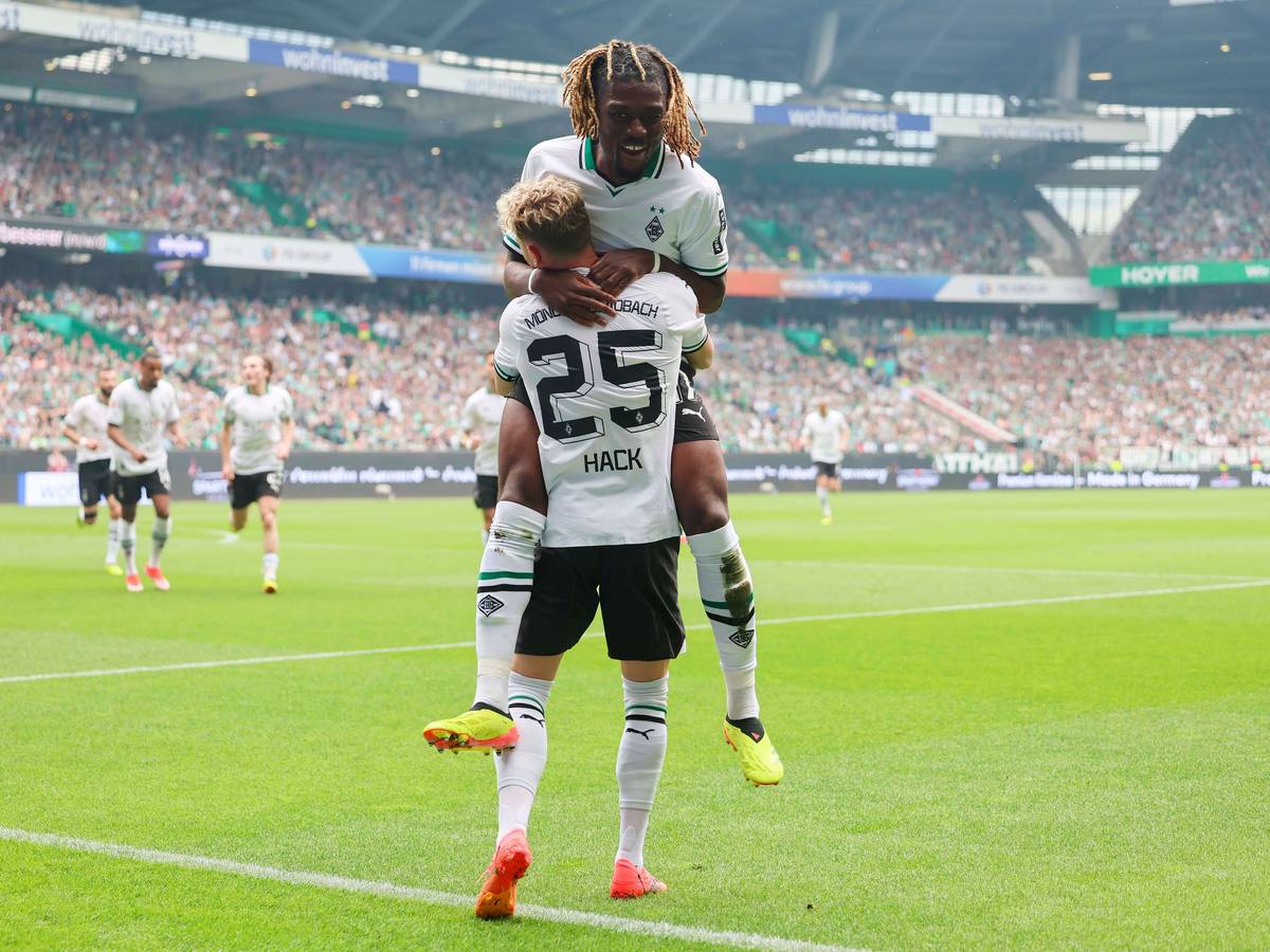 Robin Hack beim Torjubel für Borussia Mönchengladbach gegen Werder Bremen.