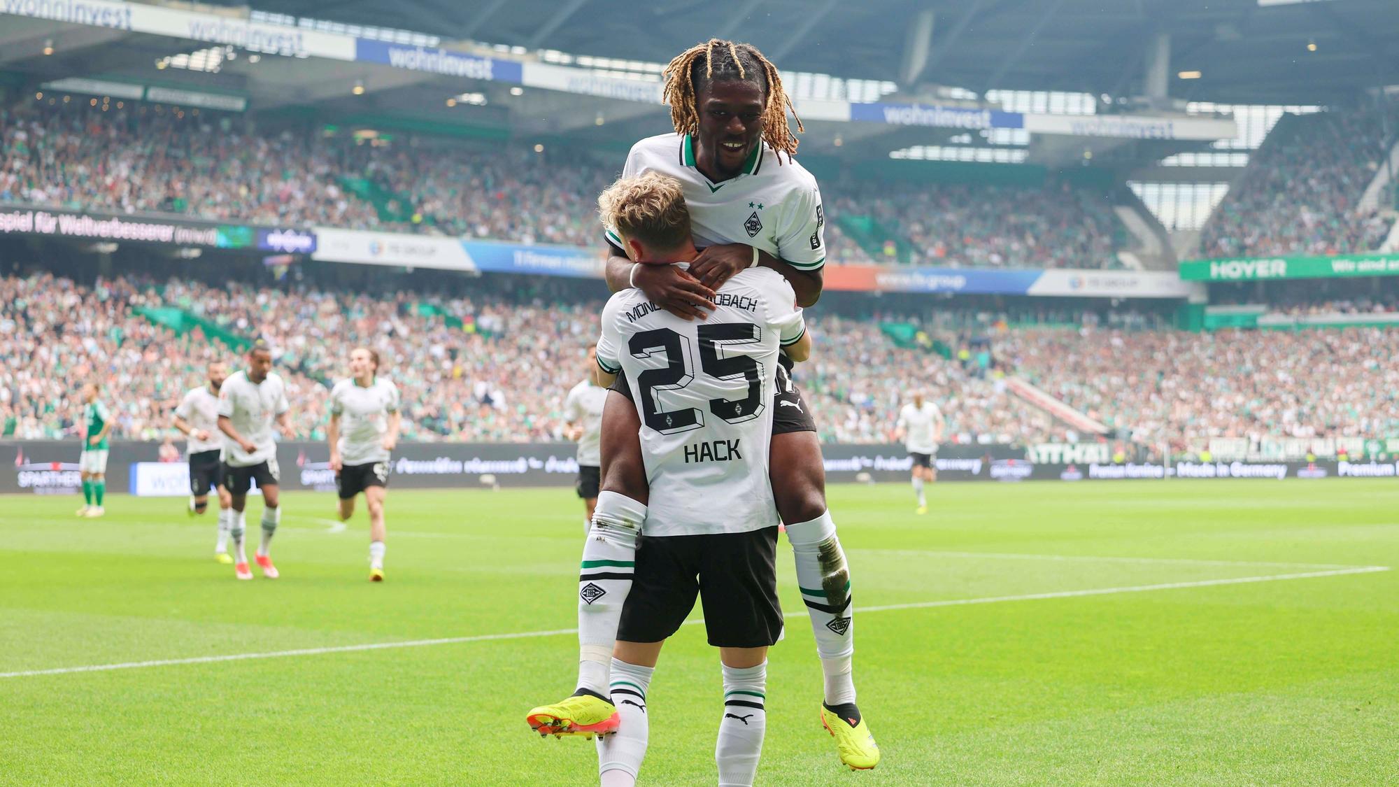 Robin Hack beim Torjubel für Borussia Mönchengladbach gegen Werder Bremen.