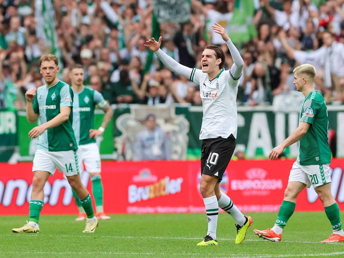 Flo Neuhaus bejubelt seinen Treffer für Borussia Mönchengladbach in Bremen.